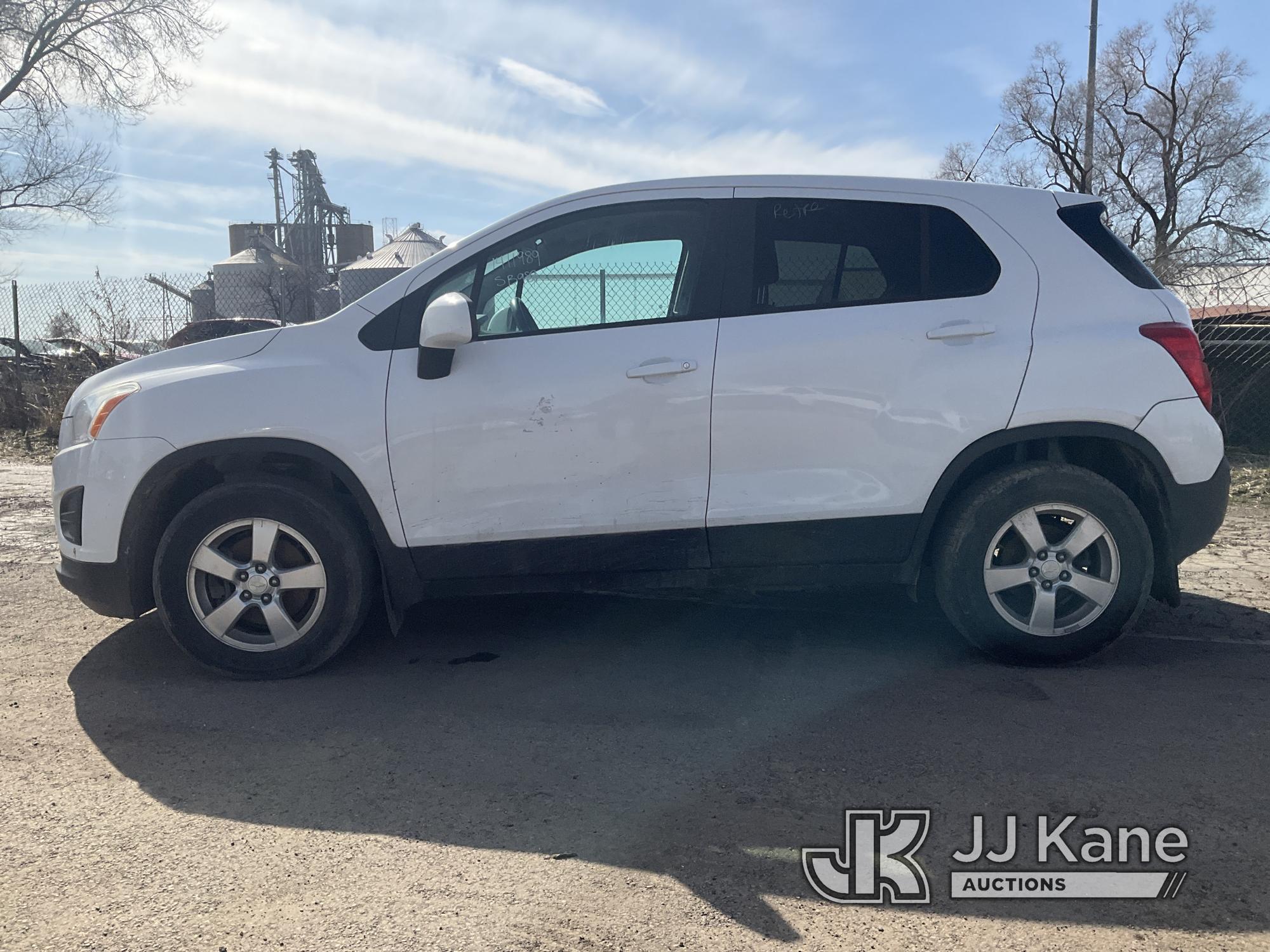 (South Beloit, IL) 2016 Chevrolet Trax Sport Utility Vehicle Runs & Moves, Low air light on