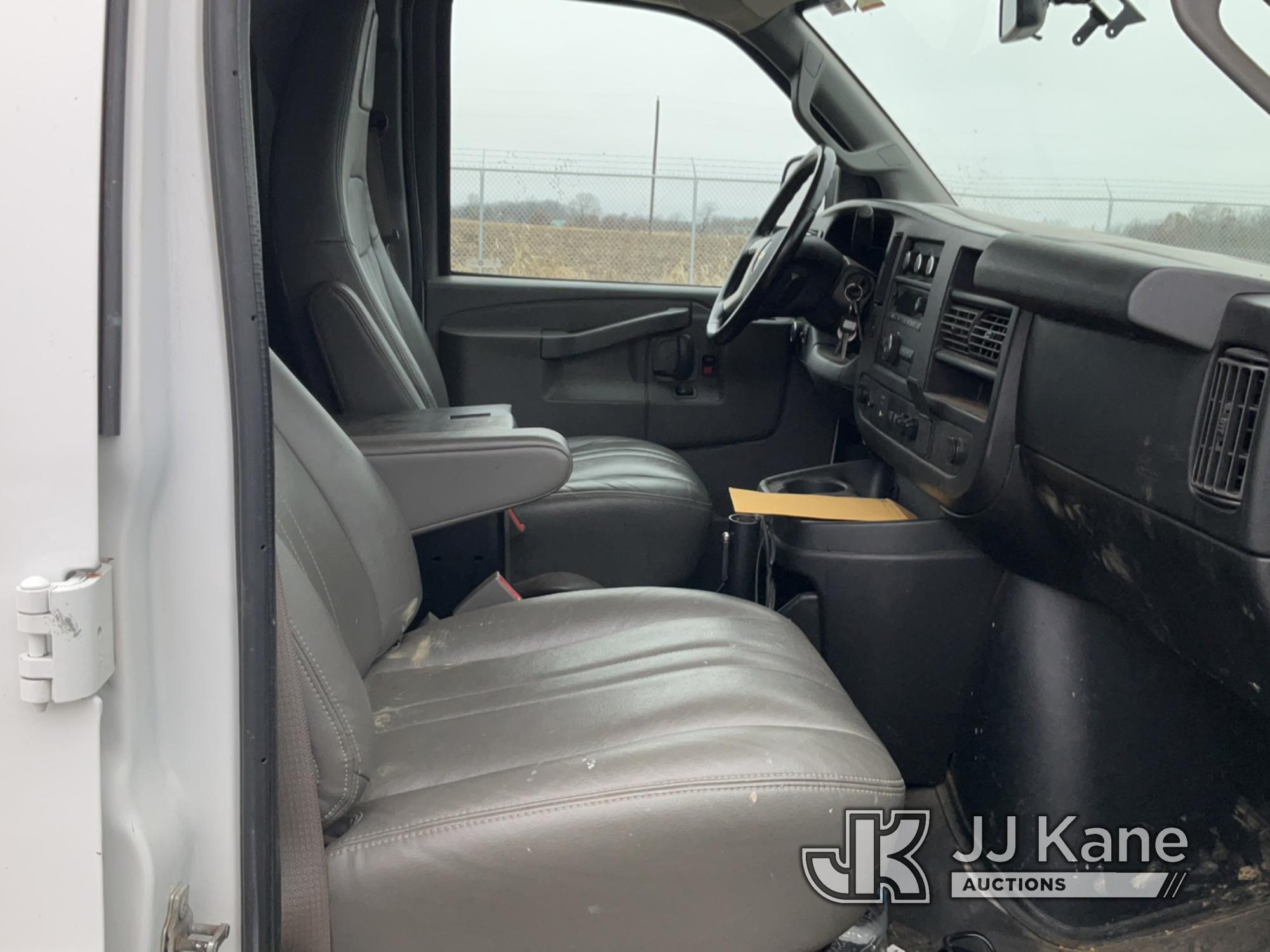 (Hawk Point, MO) 2017 Chevrolet Express G2500 Cargo Van Runs & Moves)  (Check Engine Light On