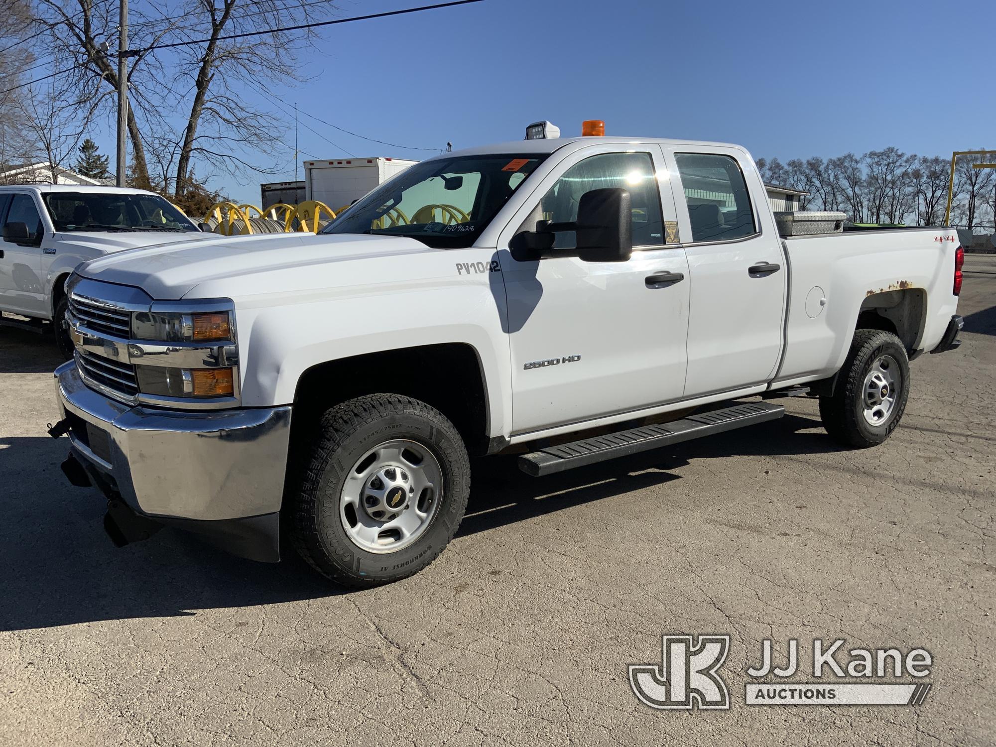 (South Beloit, IL) 2015 Chevrolet Silverado 2500HD 4x4 Extended-Cab Pickup Truck Runs, Moves, Rust D