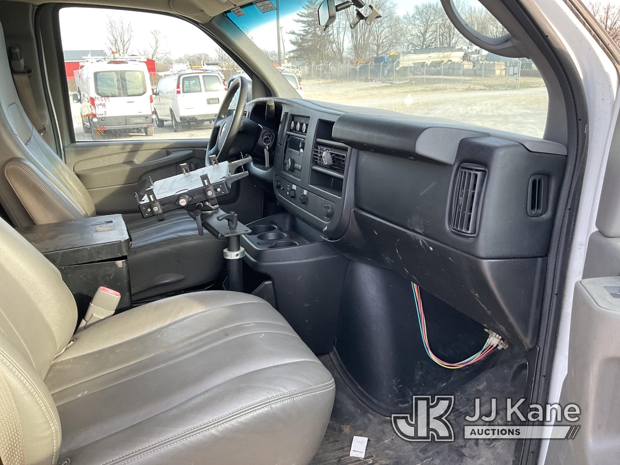 (Hawk Point, MO) 2014 Chevrolet Express G2500 Cargo Van Runs & Moves.