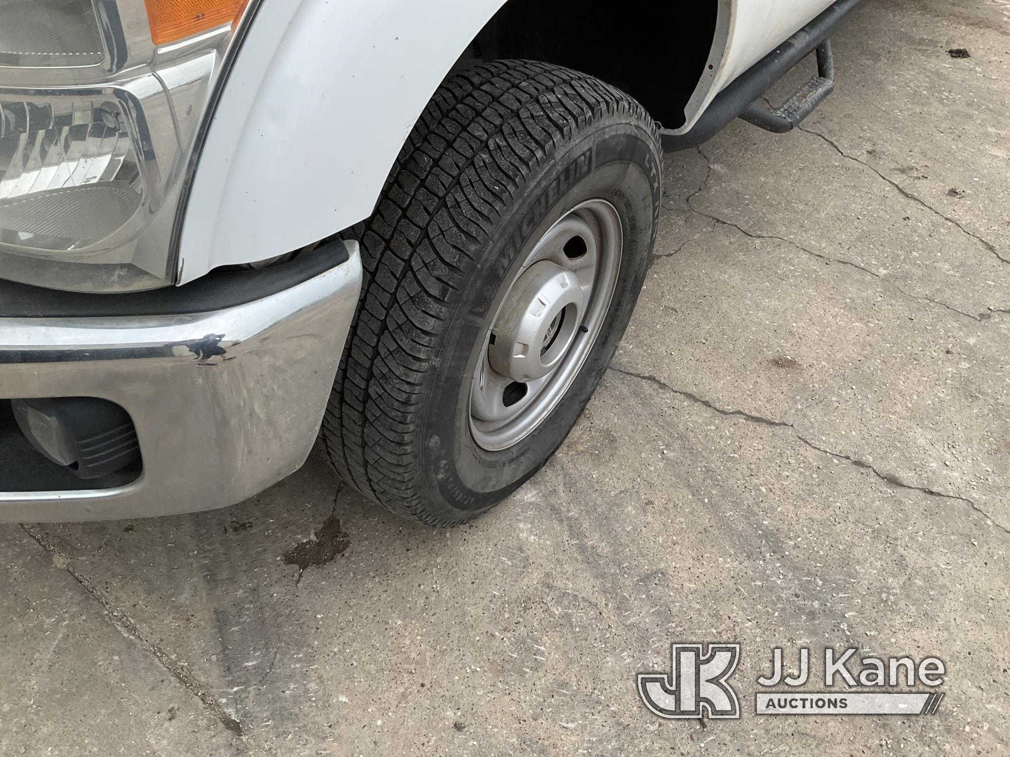 (Alvin, TX) 2016 Ford F250 4x4 Crew-Cab Pickup Truck Jump to start, check engine light active,batter