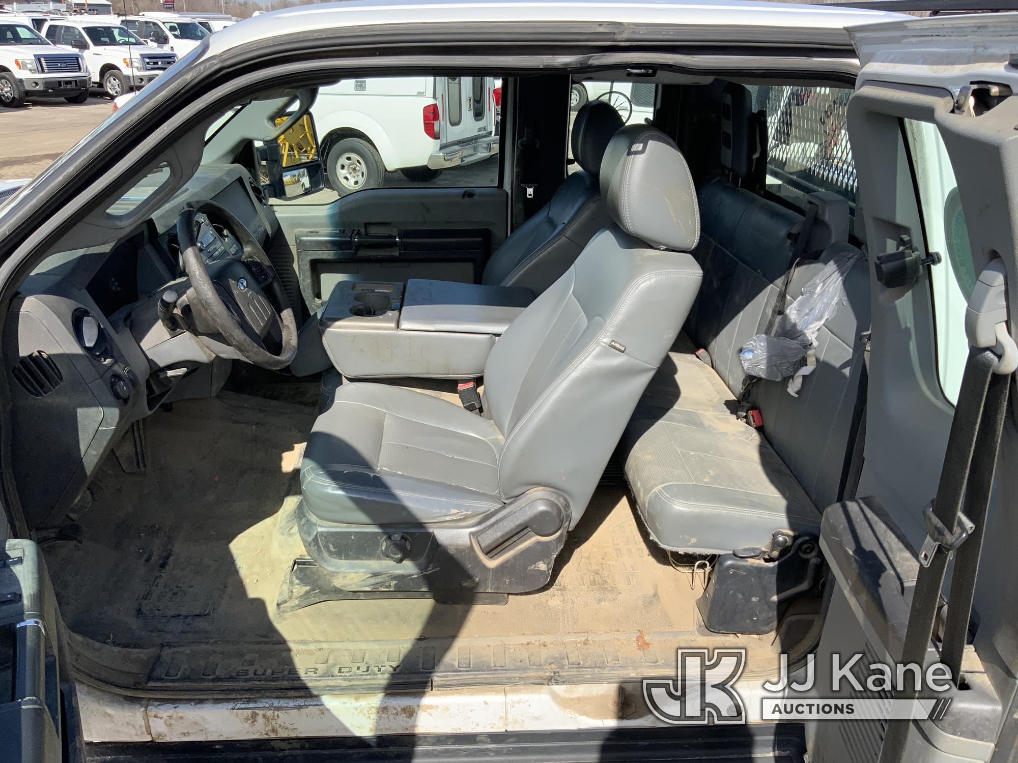 (South Beloit, IL) 2015 Ford F250 4x4 Extended-Cab Pickup Truck Runs, Moves, Body Damage