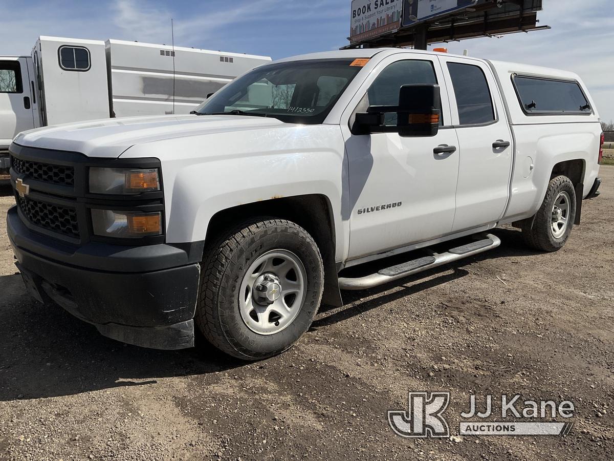 (South Beloit, IL) 2015 Chevrolet Silverado 1500 Extended-Cab Pickup Truck Runs & Moves) (Paint Dama