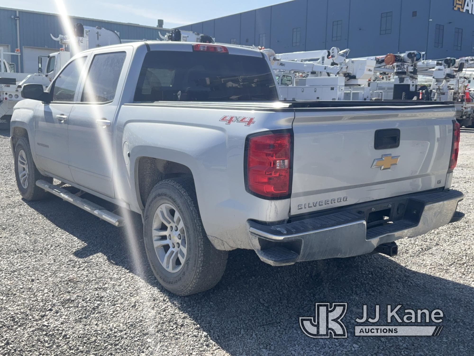 (Saint Joseph, MO) 2016 Chevrolet Silverado 1500 4x4 Crew-Cab Pickup Truck Runs & Moves) (Engine Noi