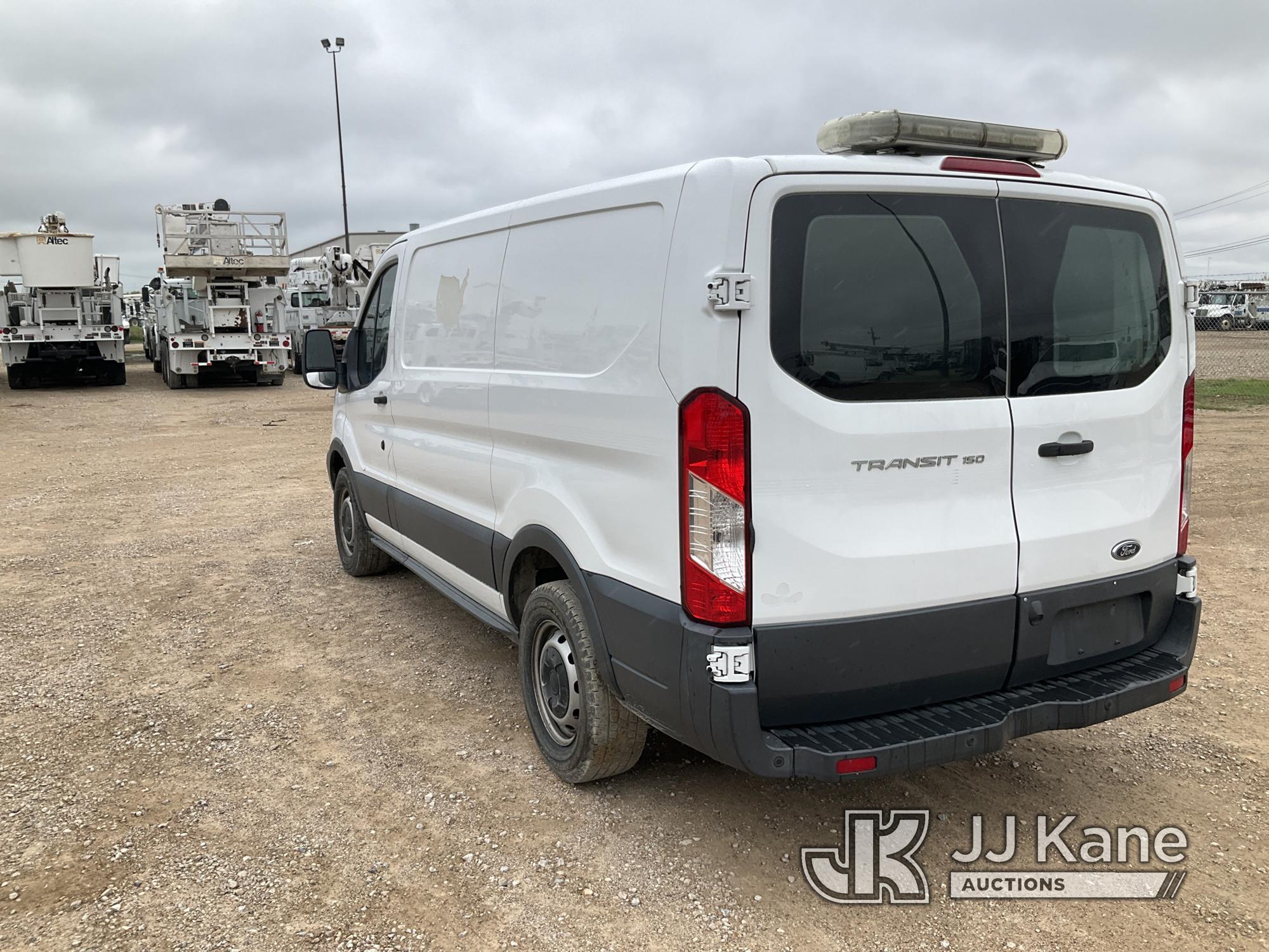 (Waxahachie, TX) 2016 Ford Transit Connect Cargo Van Runs & Moves) (Jump to Start, Coolant Leak, Che