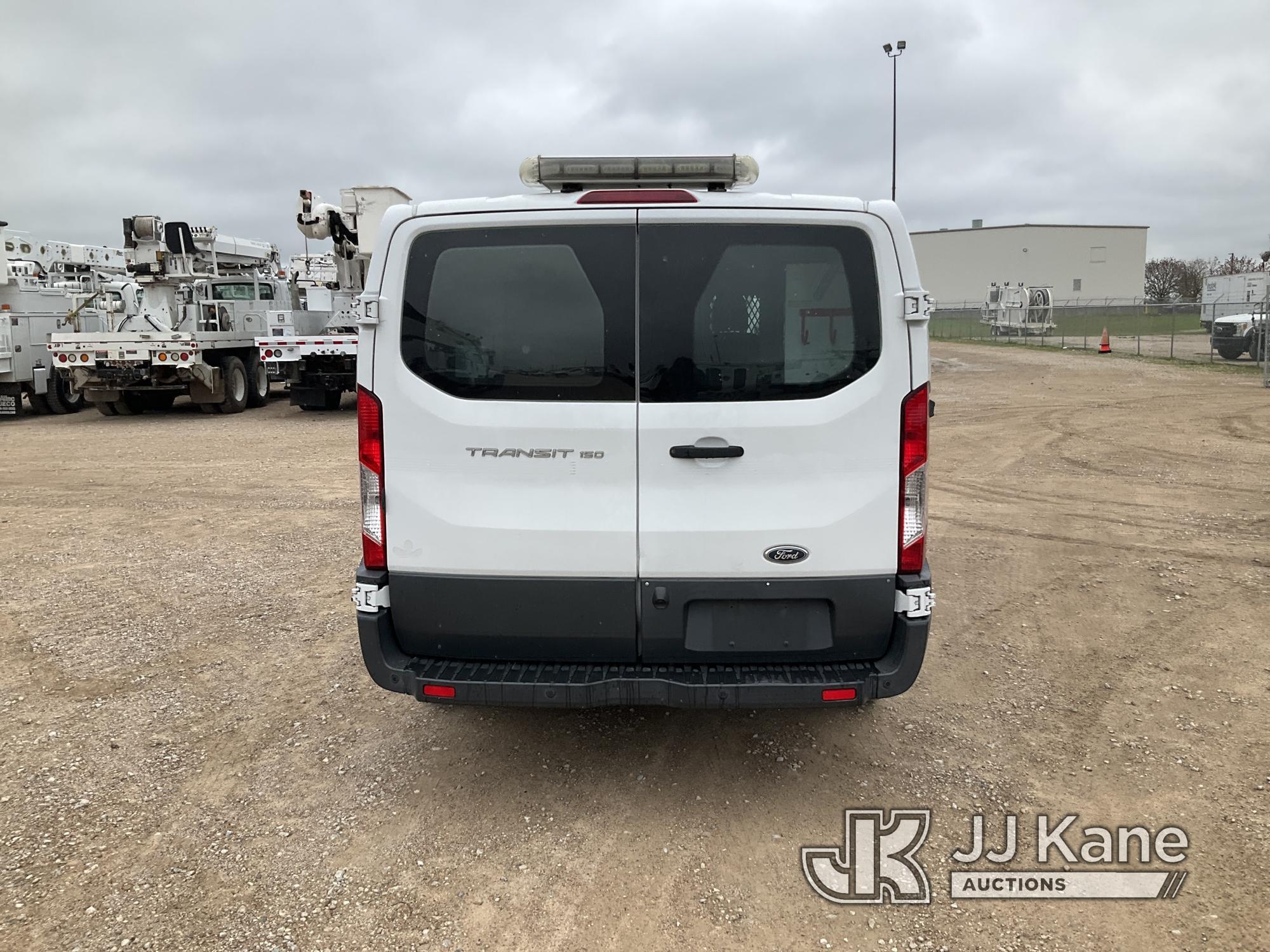 (Waxahachie, TX) 2016 Ford Transit Connect Cargo Van Runs & Moves) (Jump to Start, Coolant Leak, Che