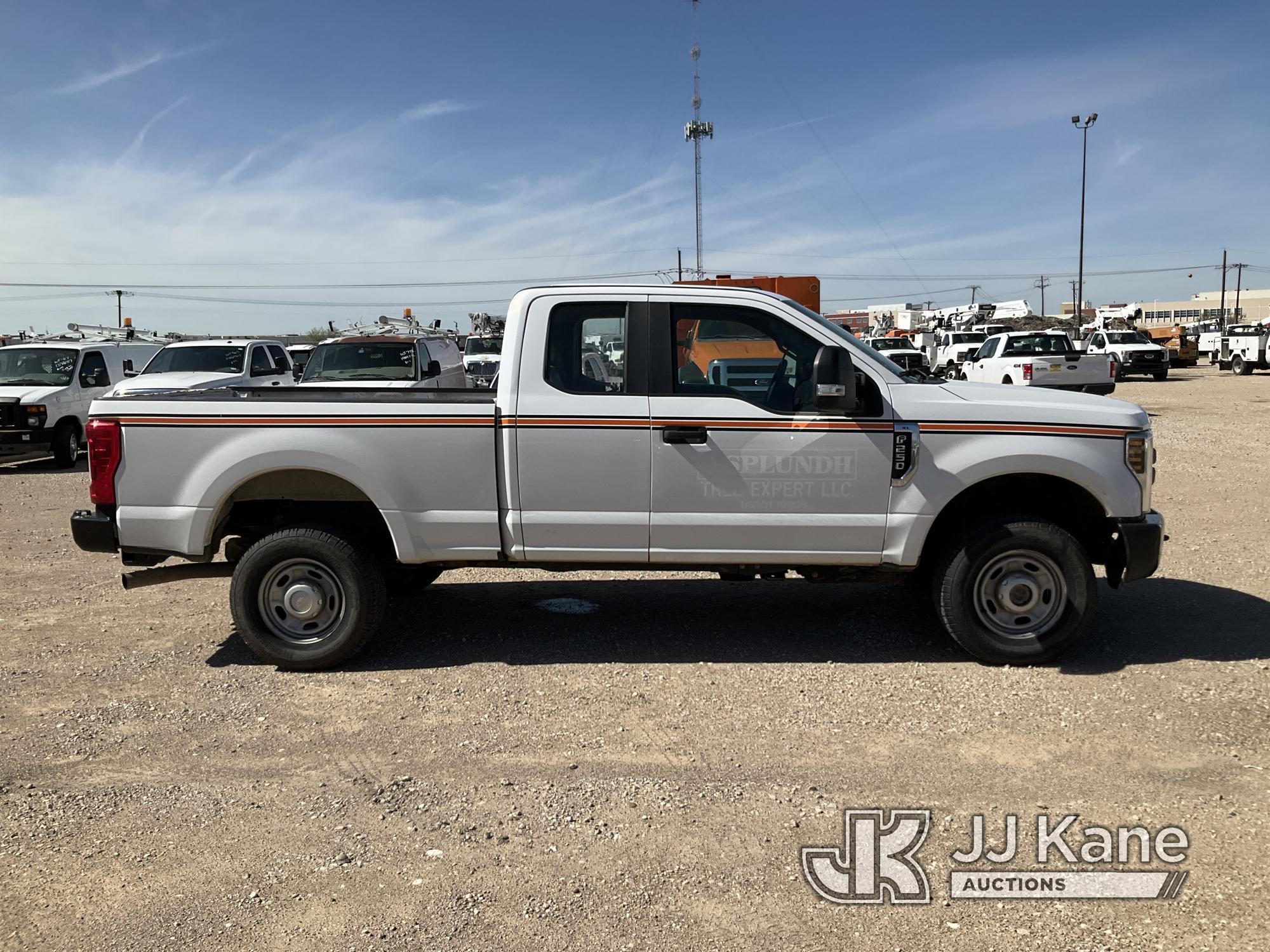 (Waxahachie, TX) 2019 Ford F250 4x4 Extended-Cab Pickup Truck Runs & Moves) (Jump to Start, Check en