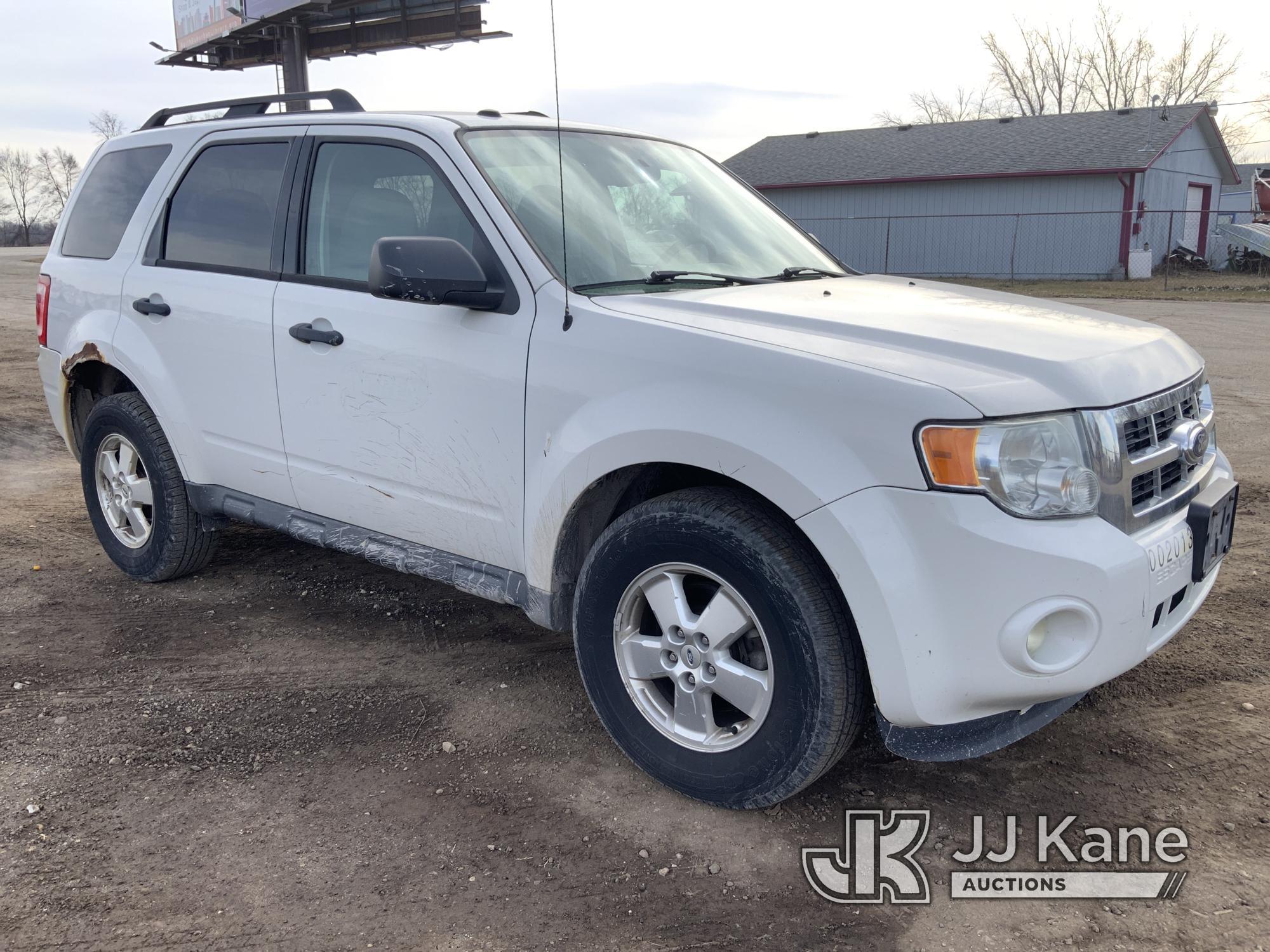 (South Beloit, IL) 2012 Ford Escape XLT 4x4 4-Door Sport Utility Vehicle Runs, Moves, Body Damage, R