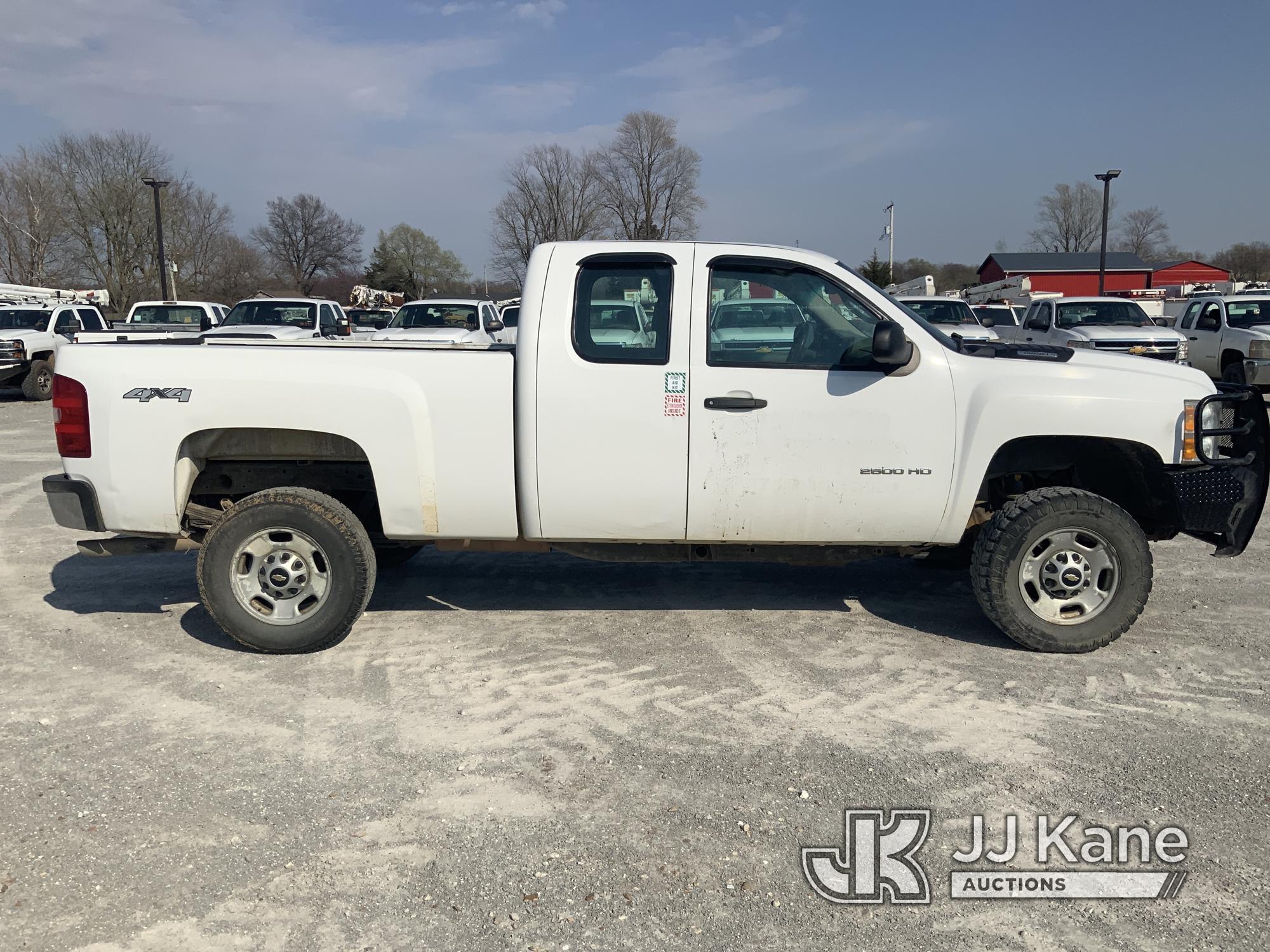 (Hawk Point, MO) 2013 Chevrolet Silverado 2500HD 4x4 Extended-Cab Pickup Truck Runs & Moves) (Jump t