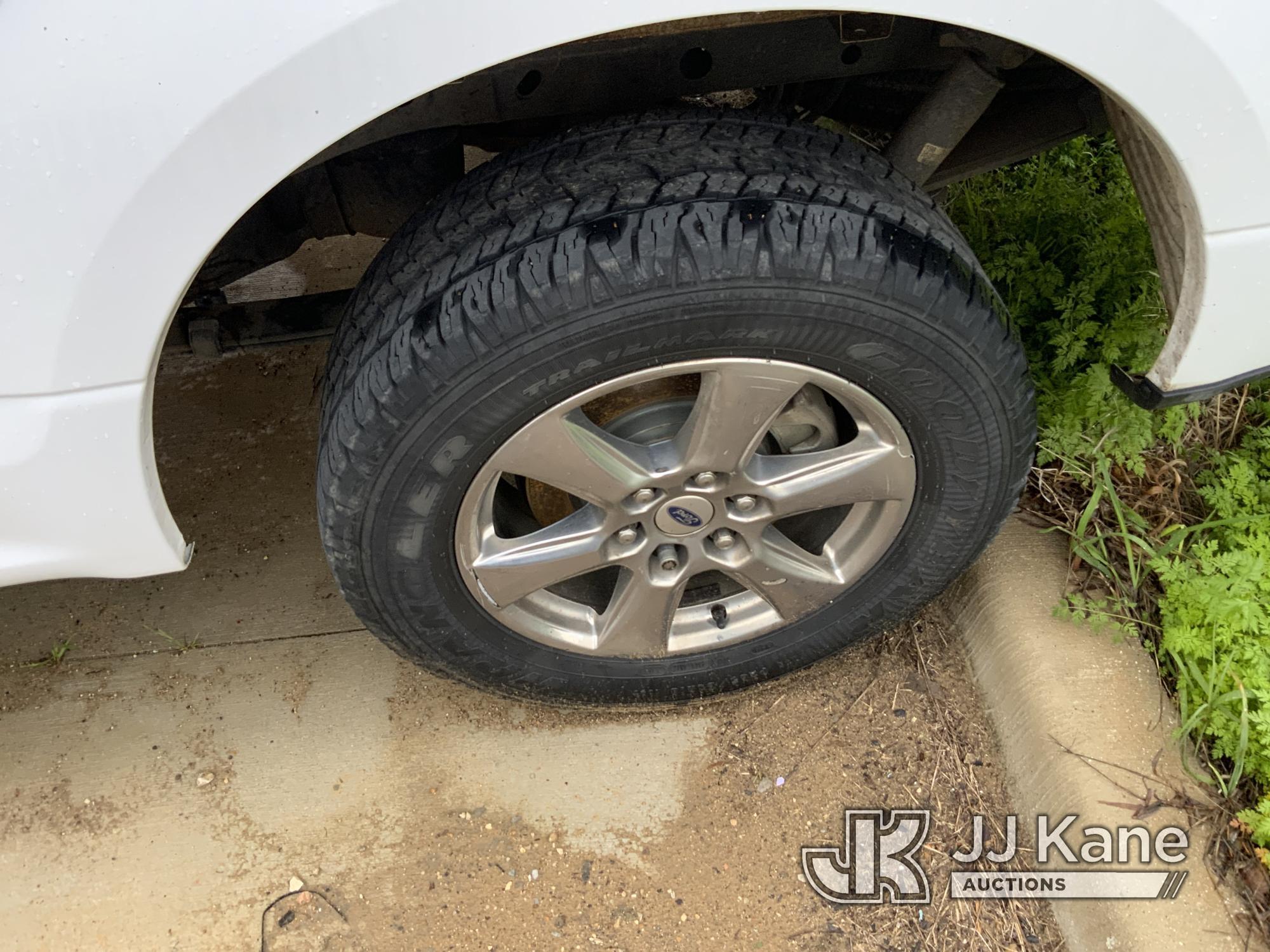 (Midlothian, TX) 2019 Ford F150 Crew-Cab Pickup Truck Jump to Start, Runs, Moves) (Body Damage