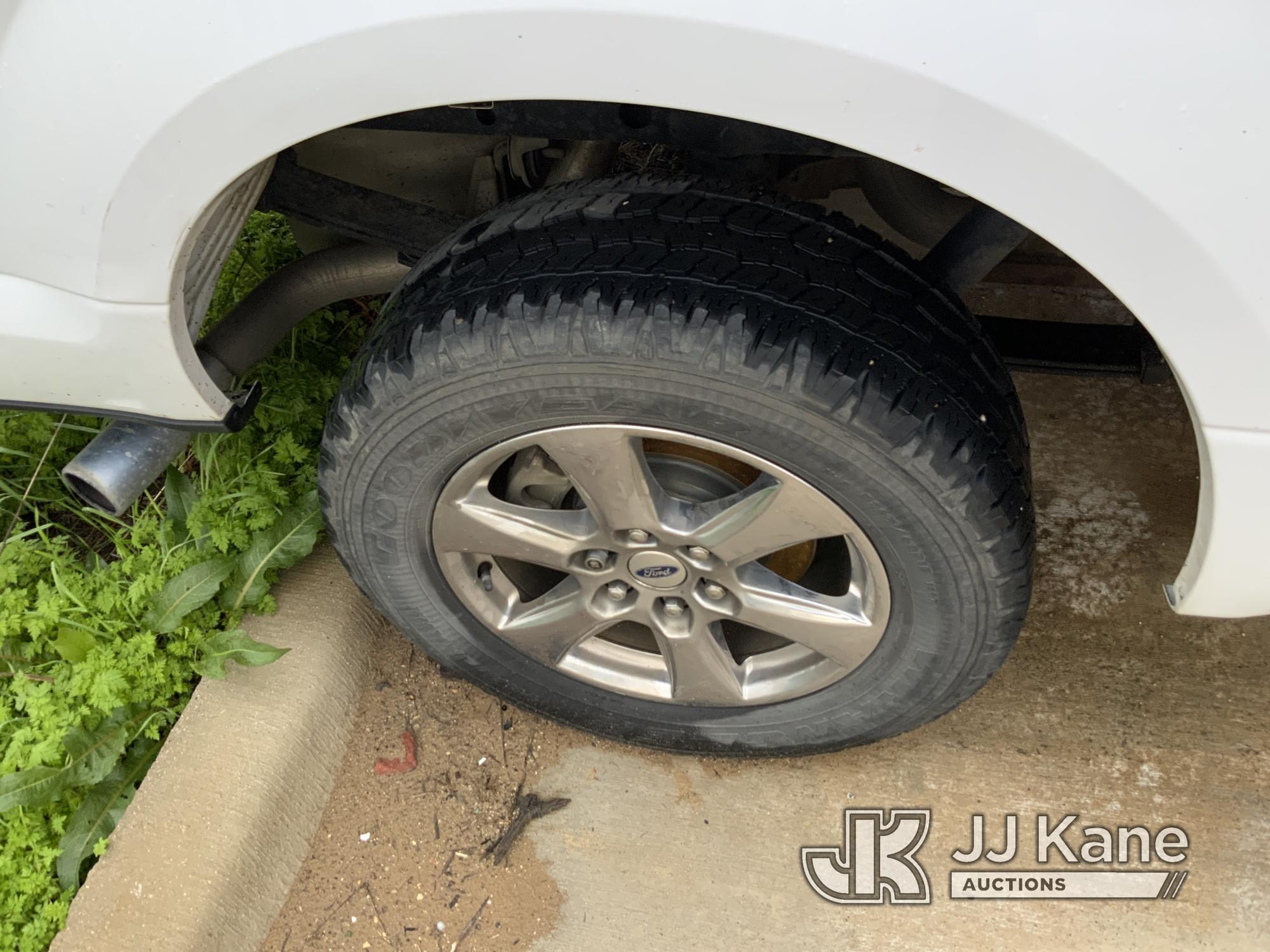 (Midlothian, TX) 2019 Ford F150 Crew-Cab Pickup Truck Jump to Start, Runs, Moves) (Body Damage