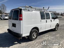 (Hawk Point, MO) 2010 Chevrolet Express G2500 Cargo Van Runs & Moves) (Paint damage).