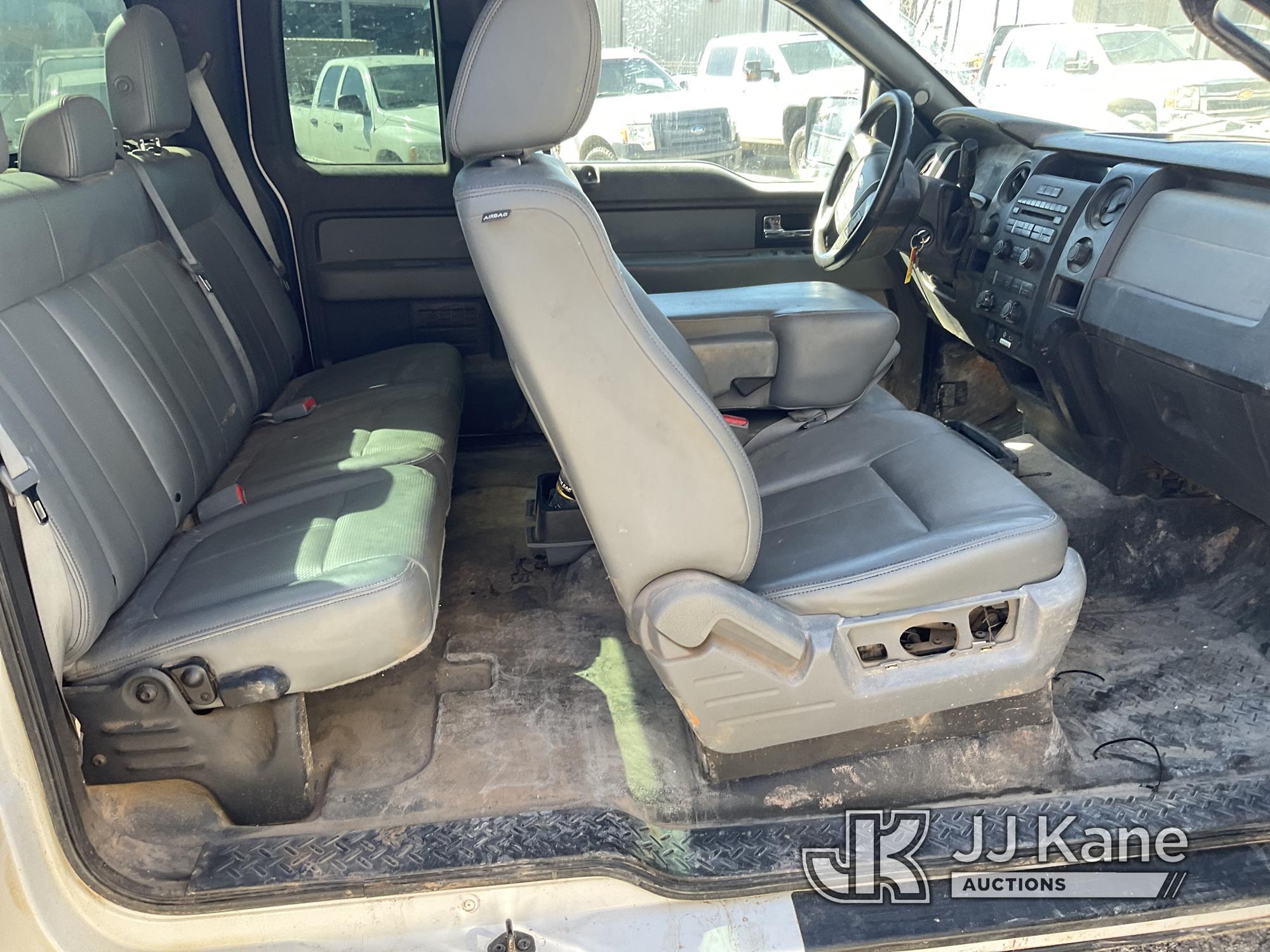 (San Antonio, TX) 2014 Ford F150 4x4 Extended-Cab Pickup Truck Runs & Moves) (Minor Body Damage Near
