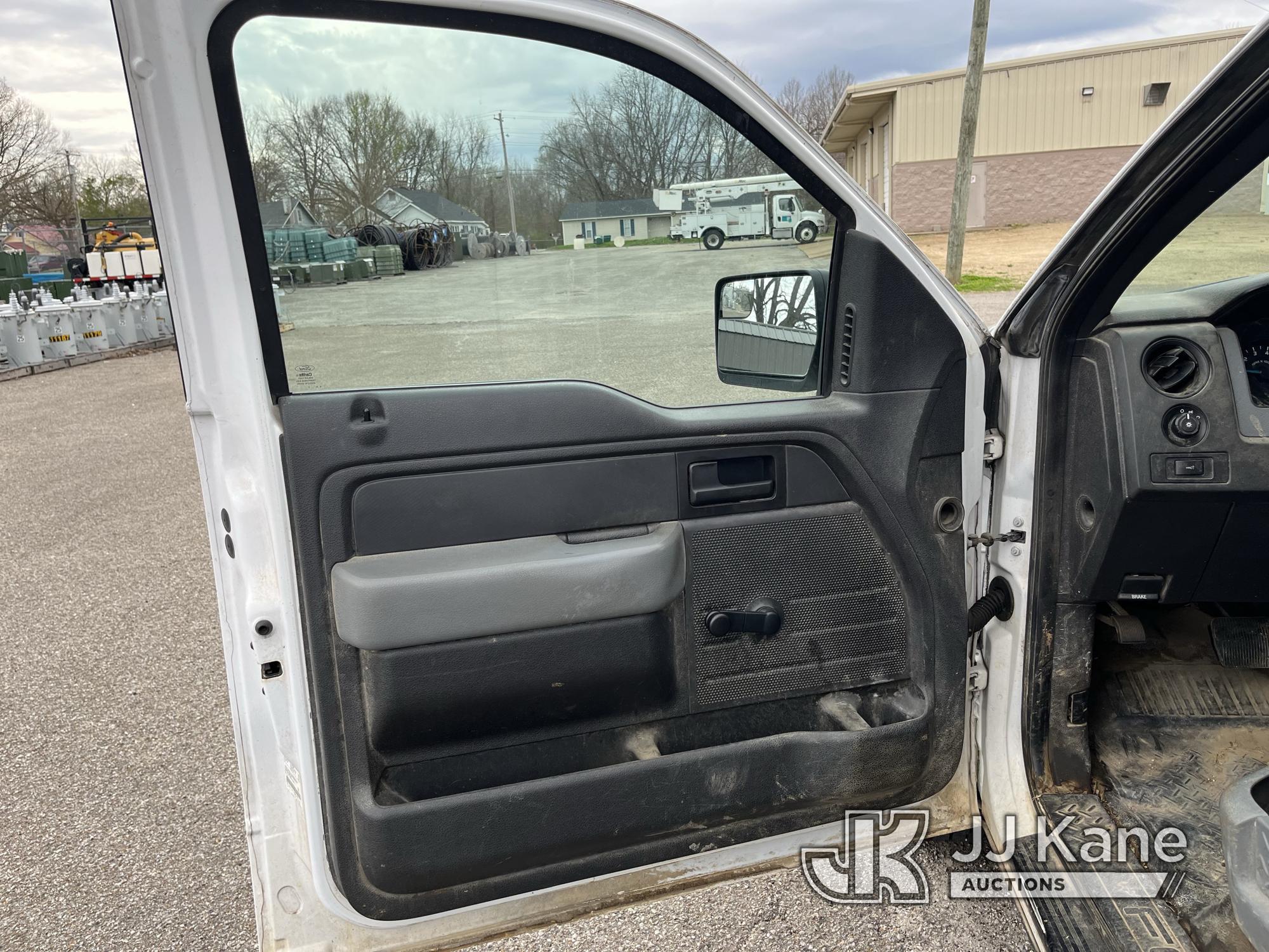 (Milan, TN) 2014 Ford F150 Pickup Truck, Service light on for low tire pressure Runs & Moves) (Munic