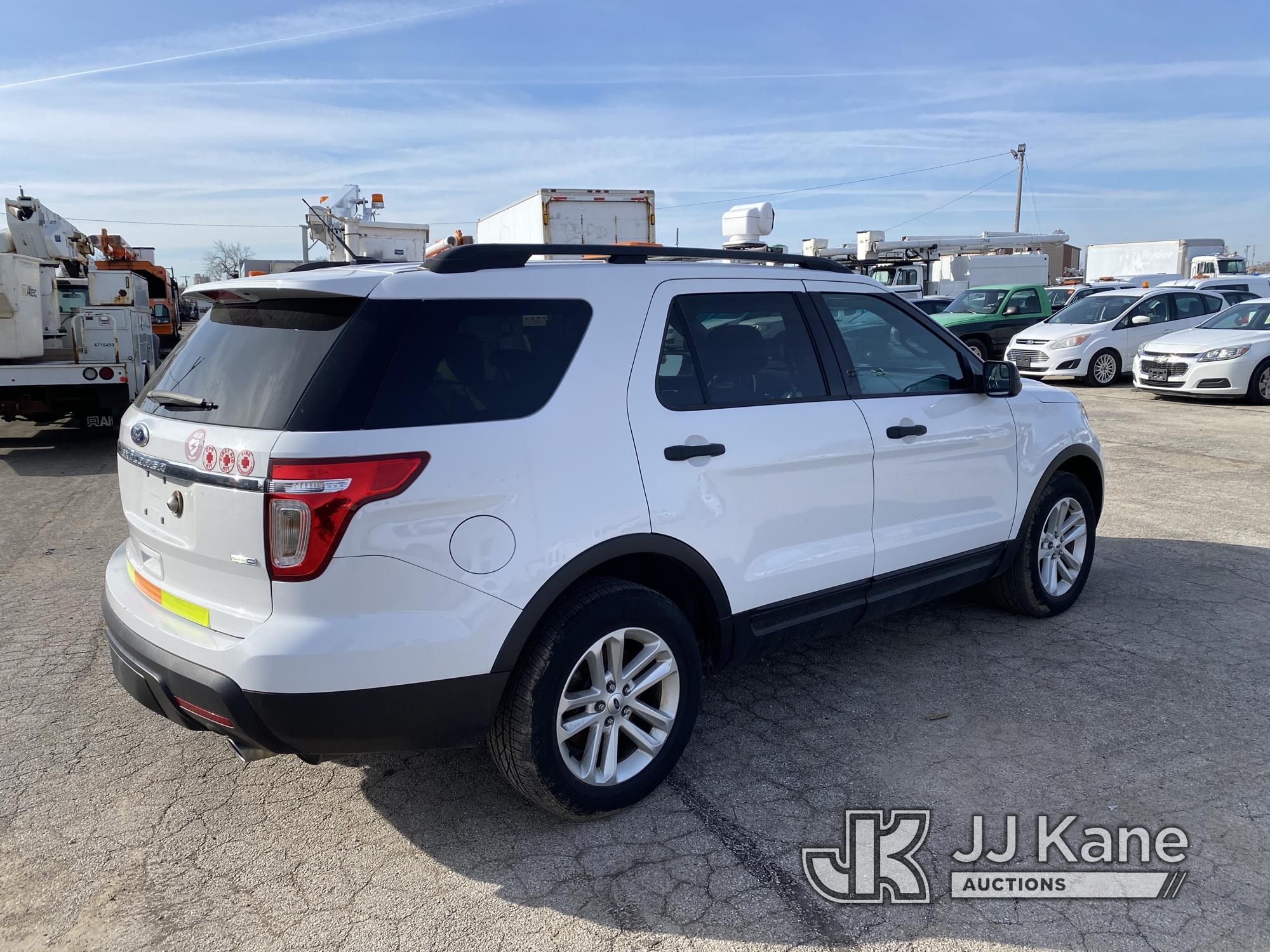 (South Beloit, IL) 2015 Ford Explorer 4x4 4-Door Sport Utility Vehicle Runs & Moves)  (Jump To Start