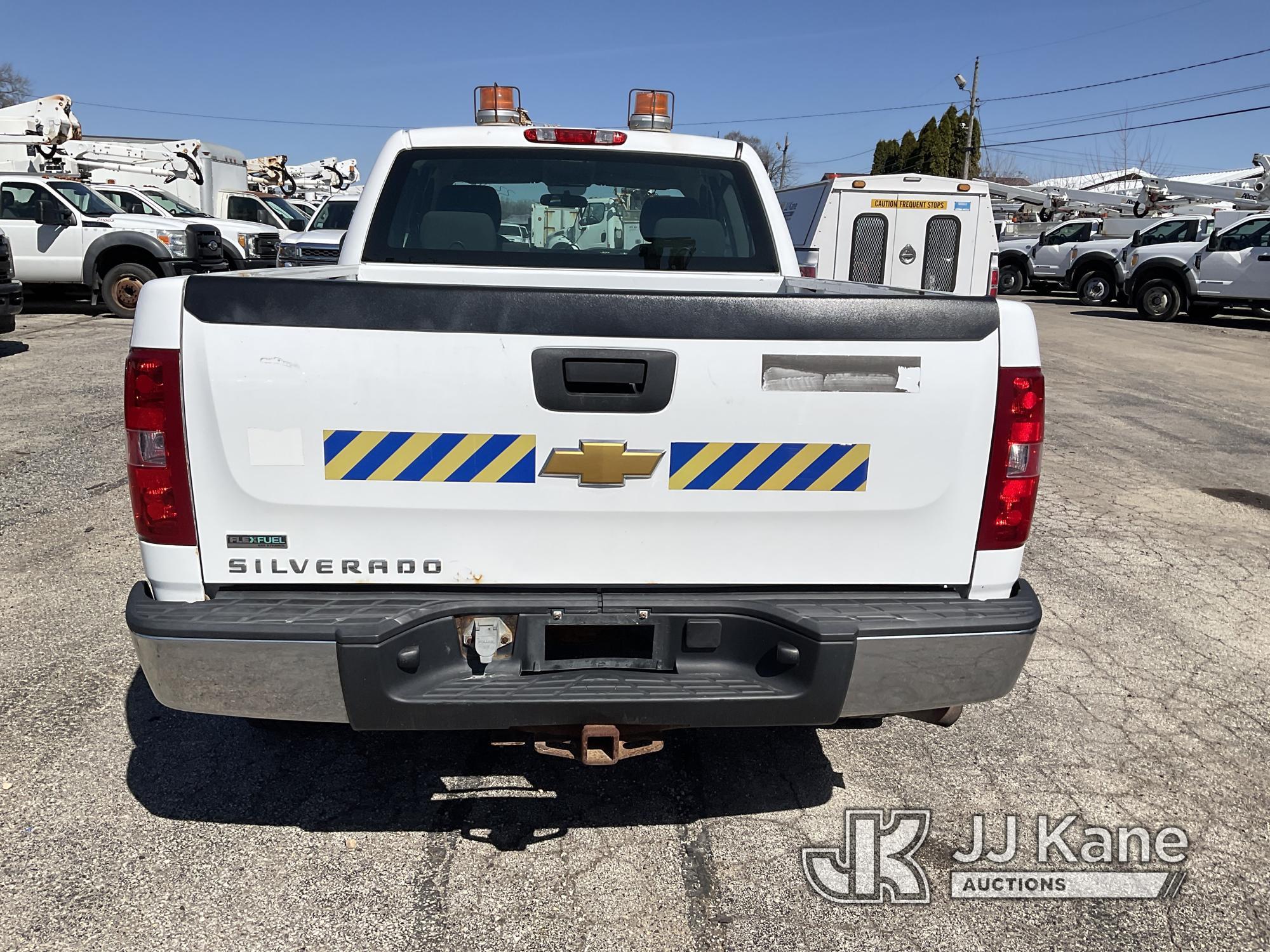 (South Beloit, IL) 2012 Chevrolet Silverado 1500 4x4 Extended-Cab Pickup Truck Runs, Moves, Paint Da