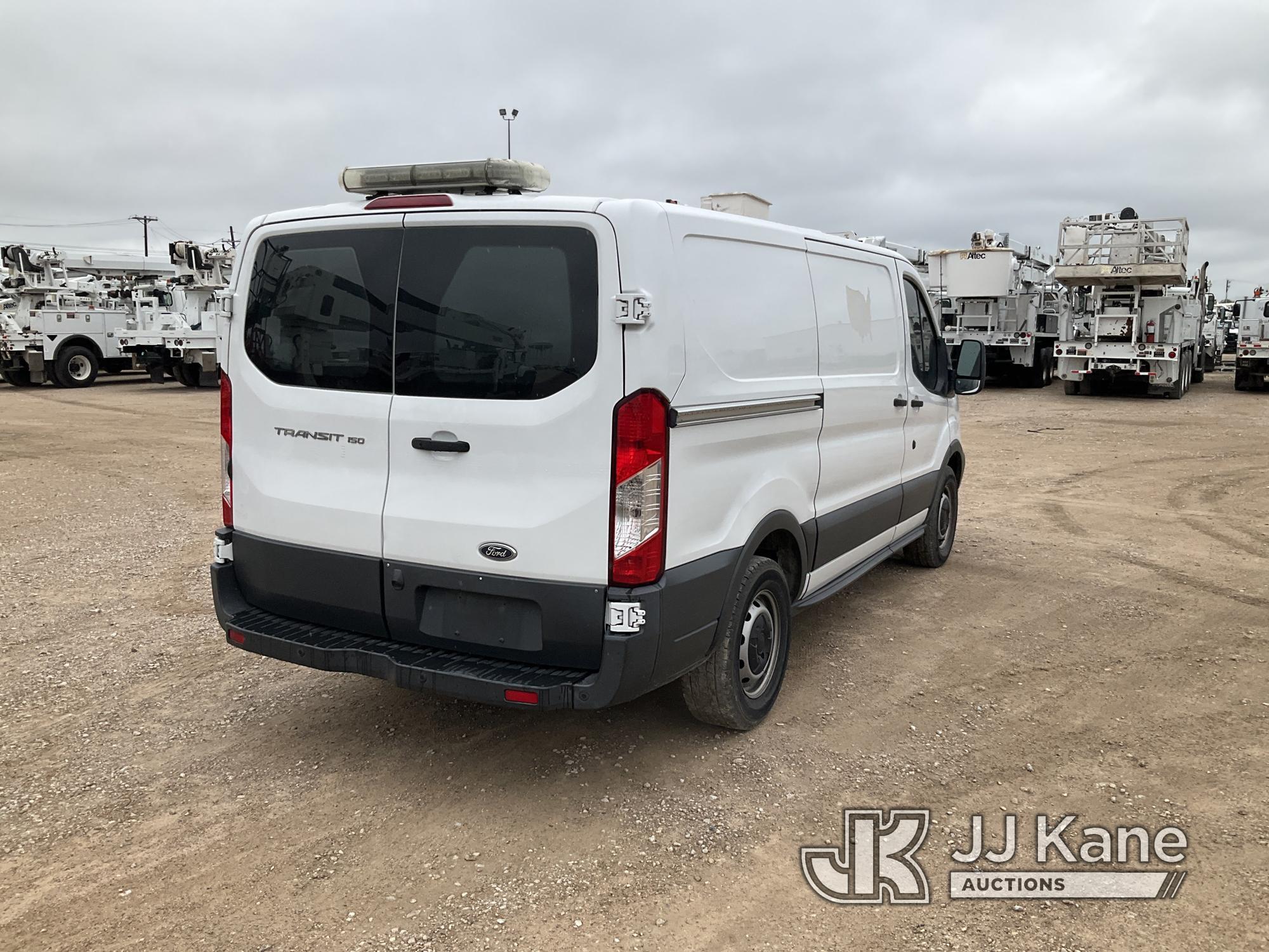 (Waxahachie, TX) 2016 Ford Transit Connect Cargo Van Runs & Moves) (Jump to Start, Coolant Leak, Che