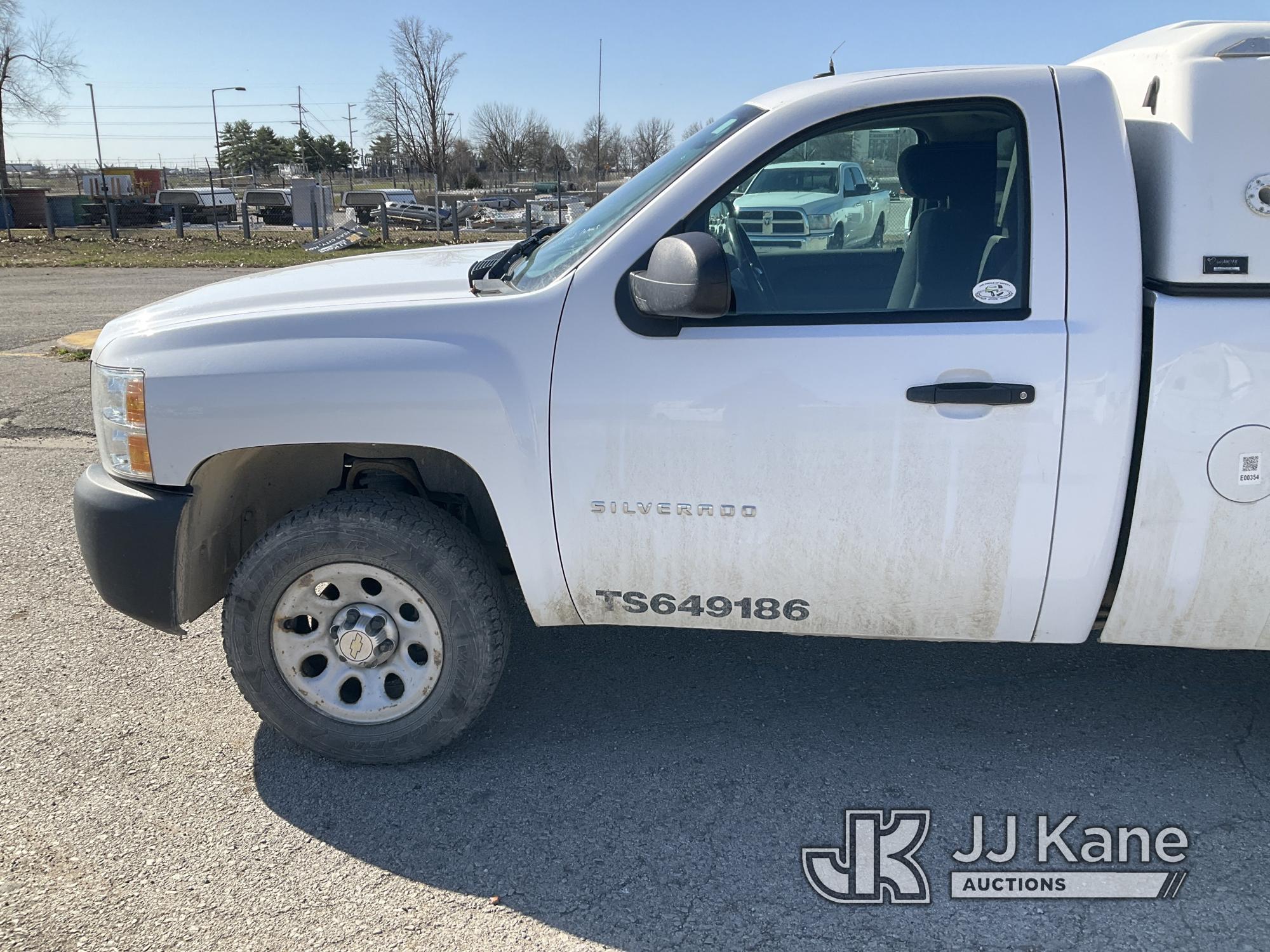 (Kansas City, MO) 2012 Chevrolet Silverado 1500 Pickup Truck Runs & Moves) (Has Front End Issues, Ha