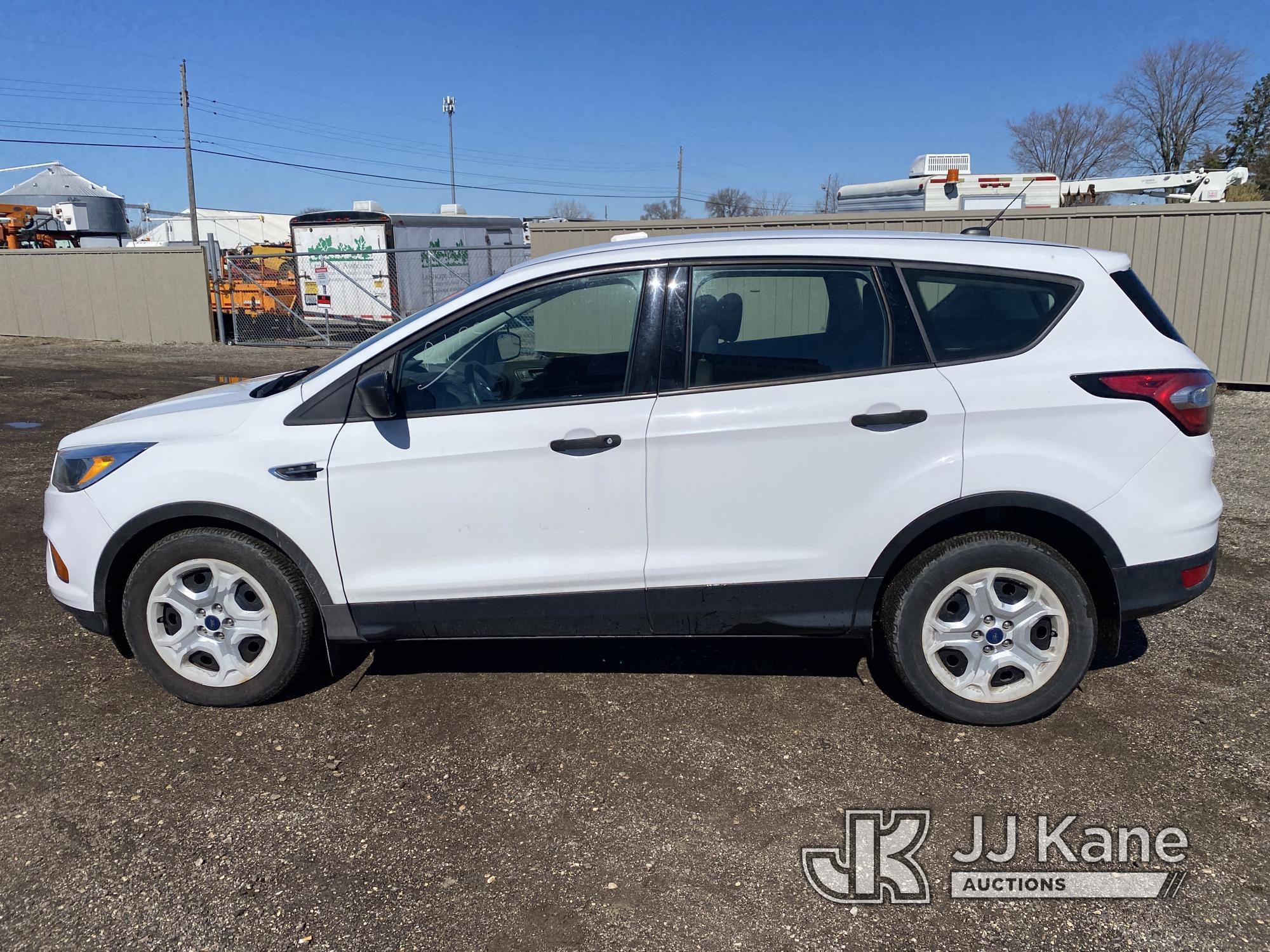 (South Beloit, IL) 2017 Ford Escape 4-Door Sport Utility Vehicle Runs, Moves, Check Engine Light, Ha