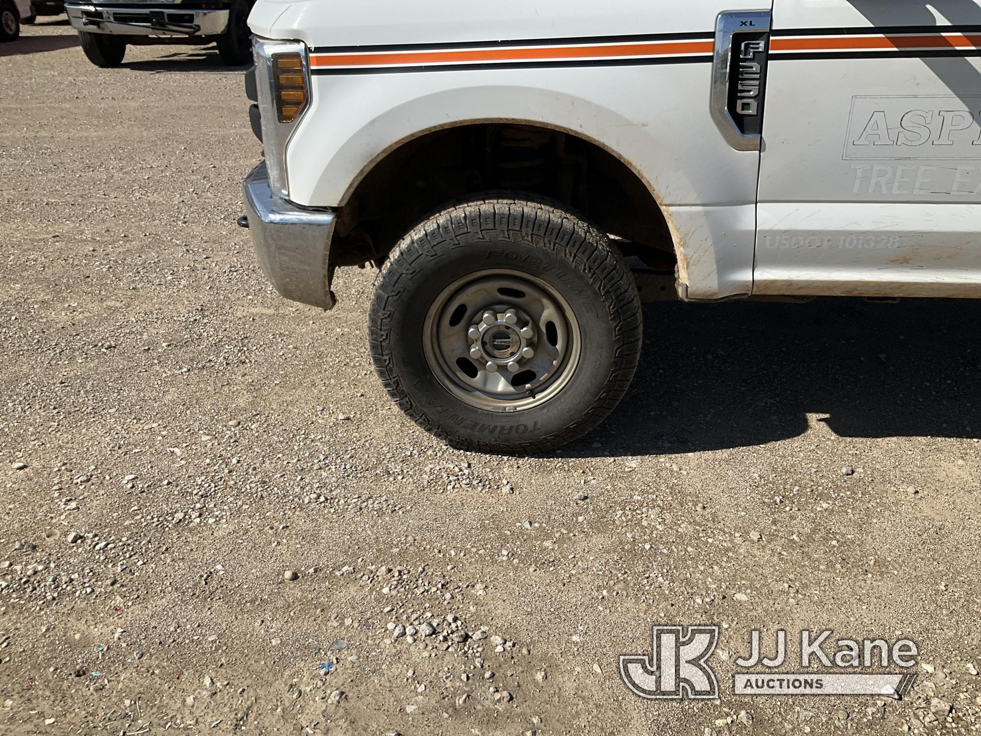 (Waxahachie, TX) 2019 Ford F250 4x4 Extended-Cab Pickup Truck Runs & Moves) (Body Damage, Cracked Wi