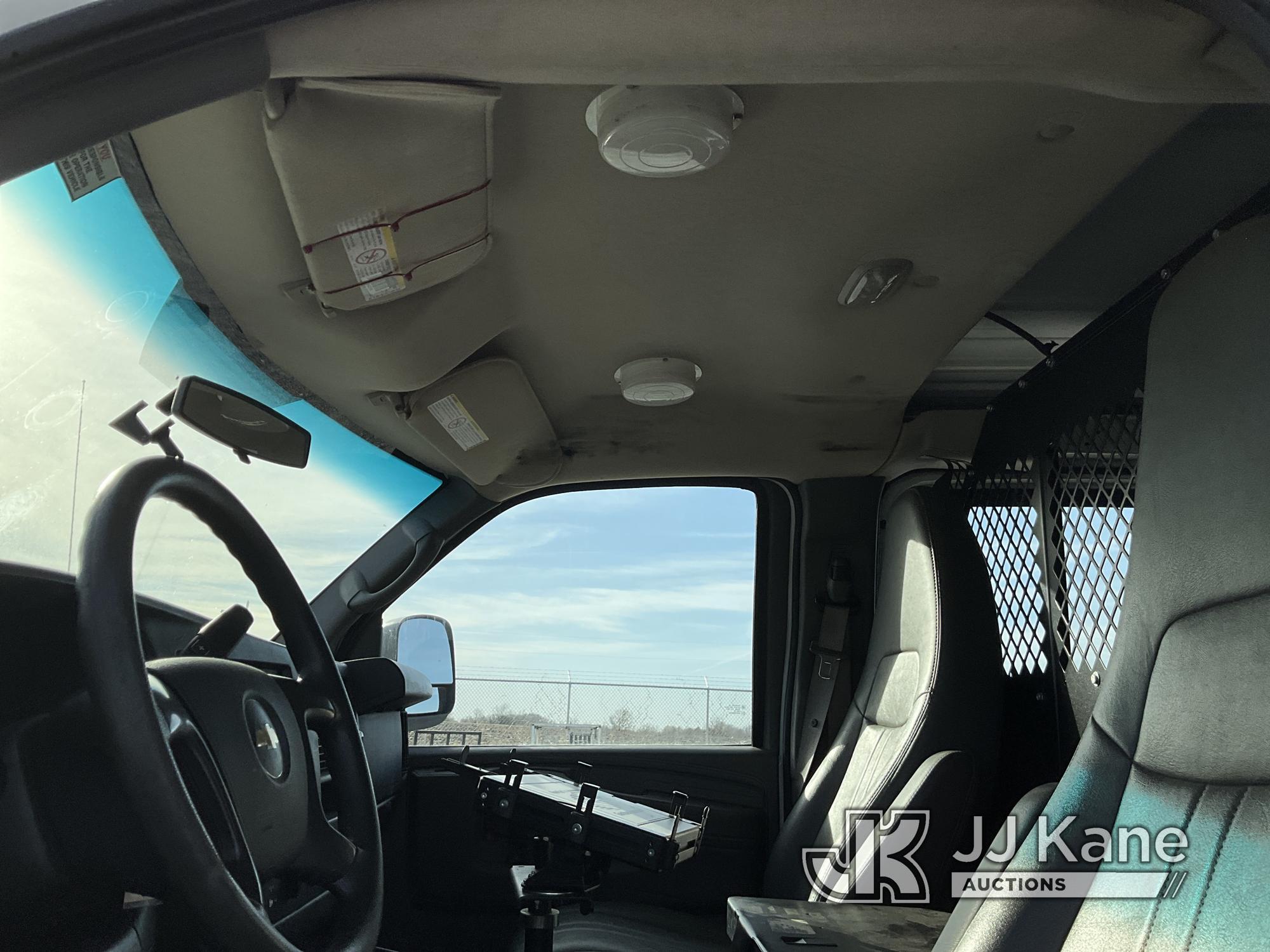 (Hawk Point, MO) 2014 Chevrolet Express G2500 Cargo Van Runs & Moves.