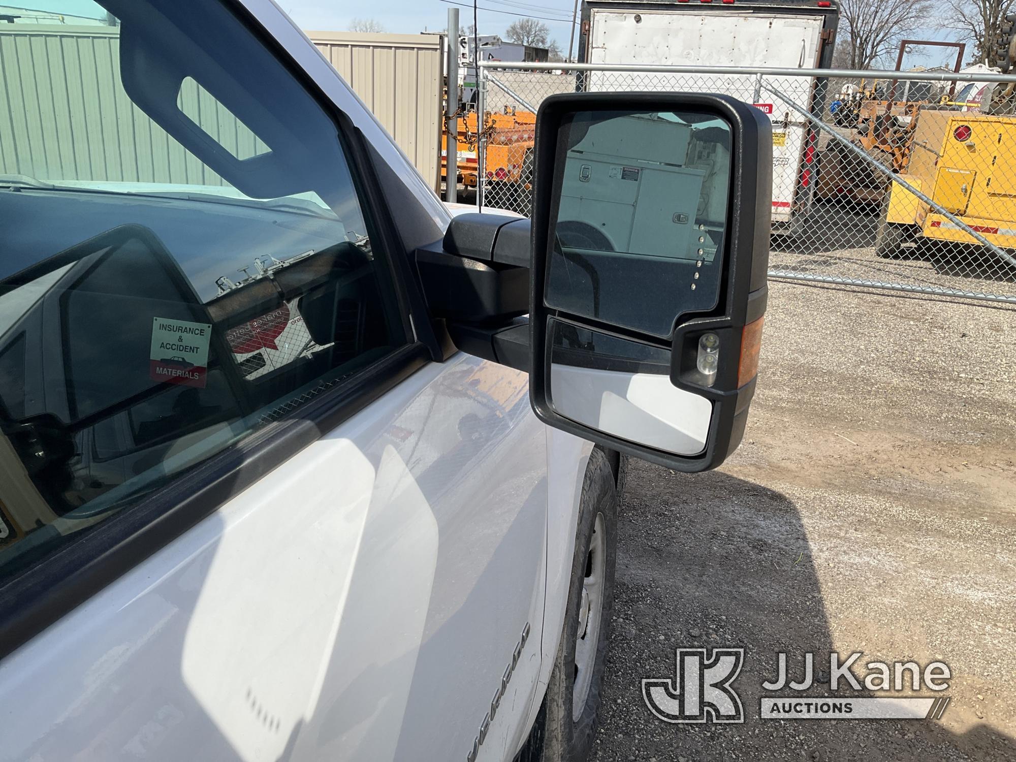 (South Beloit, IL) 2015 Chevrolet Silverado 1500 Extended-Cab Pickup Truck Runs & Moves) (Paint Dama