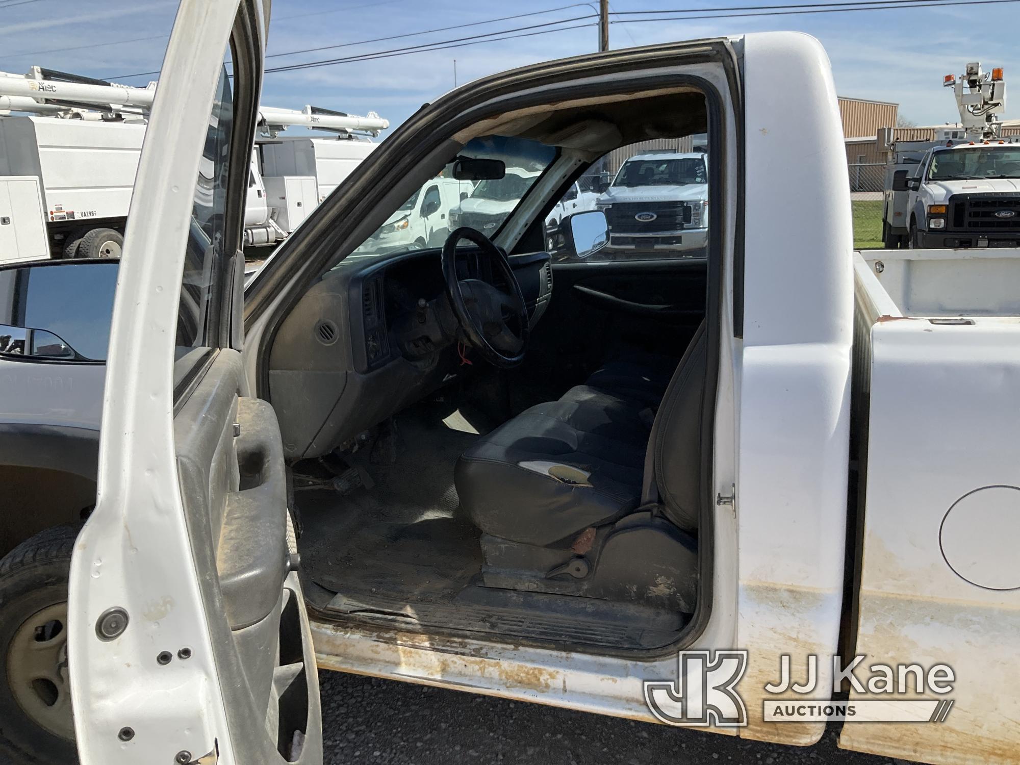 (Waxahachie, TX) 2007 Chevrolet Silverado 2500HD Pickup Truck Runs & Moves, Jump to Start, Body Dama