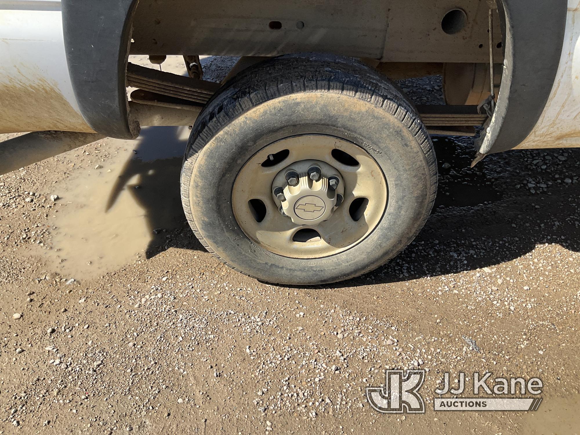 (Waxahachie, TX) 2007 Chevrolet Silverado 2500HD Pickup Truck Runs & Moves, Jump to Start, Body Dama