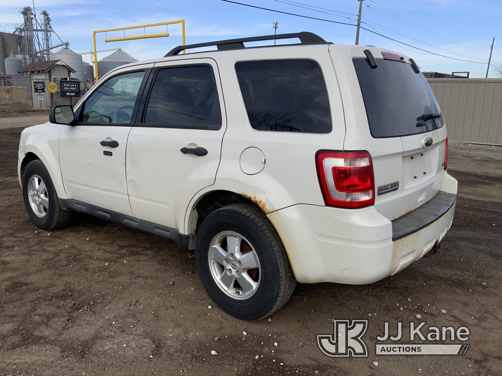 (South Beloit, IL) 2012 Ford Escape XLT 4x4 4-Door Sport Utility Vehicle Runs, Moves, Body Damage, R