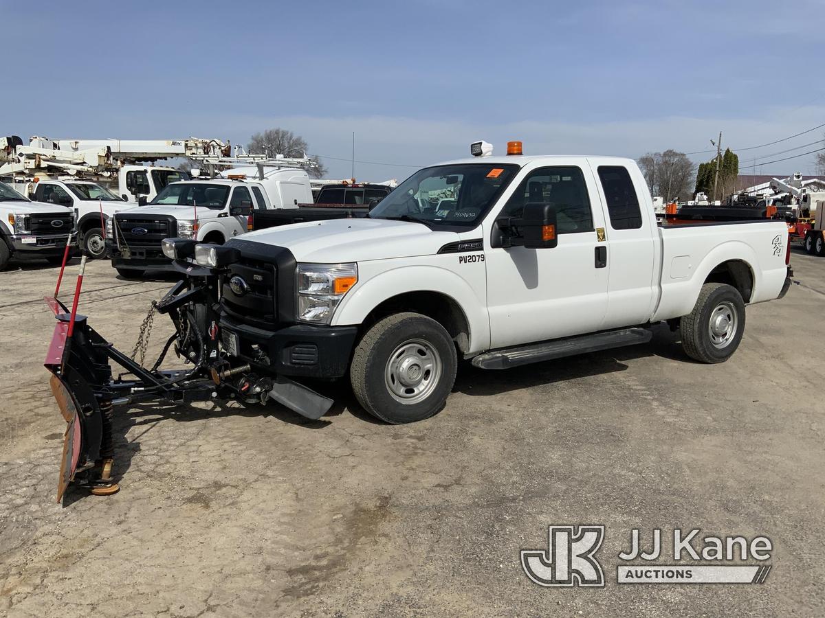 (South Beloit, IL) 2011 Ford F250 4x4 Extended-Cab Pickup Truck Runs & Moves) Plow Operates