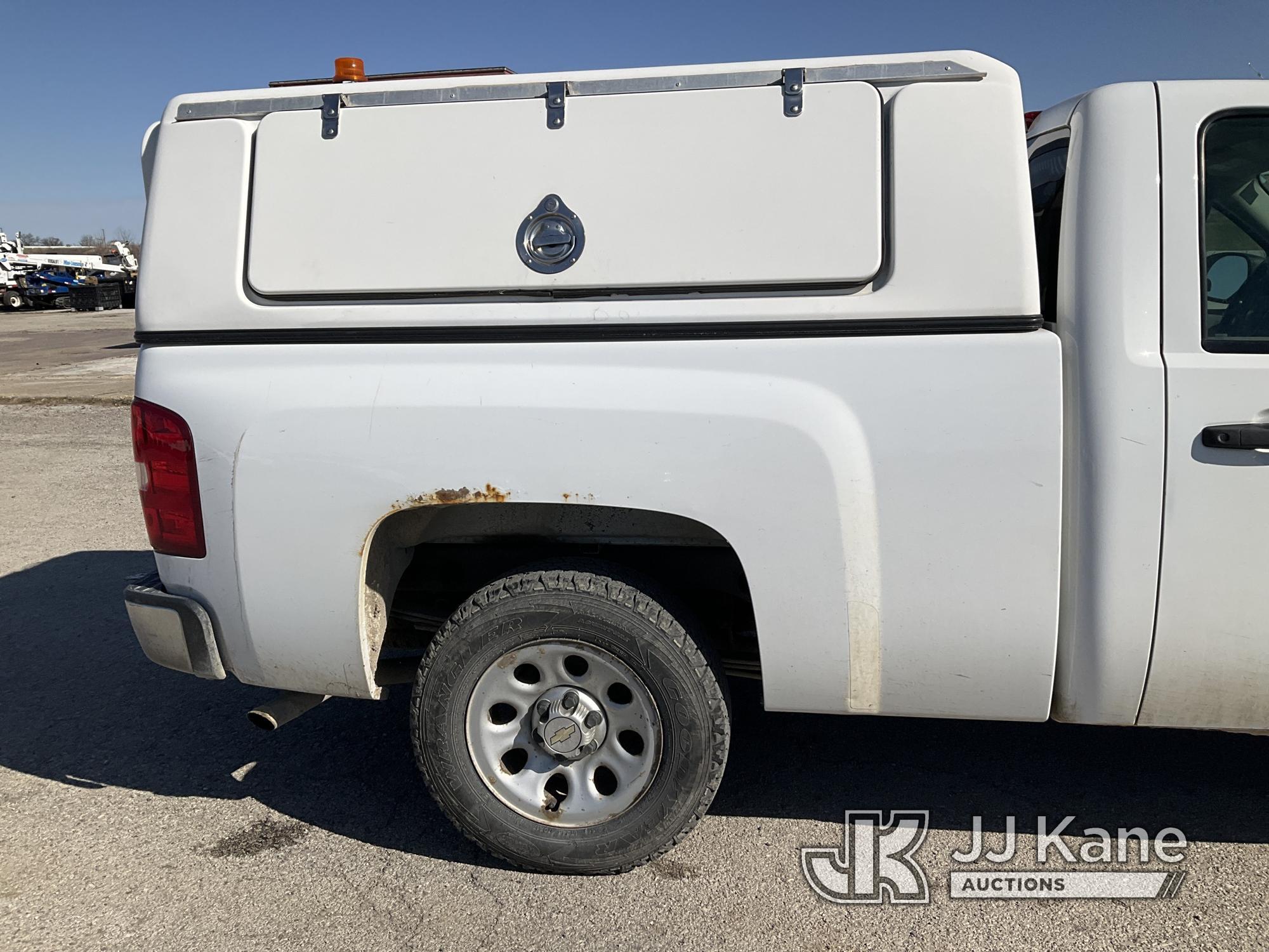 (Kansas City, MO) 2012 Chevrolet Silverado 1500 Pickup Truck Runs & Moves) (Has Front End Issues, Ha