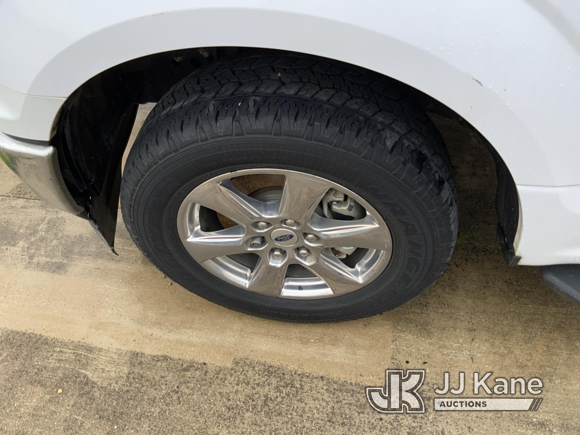 (Midlothian, TX) 2019 Ford F150 Crew-Cab Pickup Truck Jump to Start, Runs, Moves) (Body Damage