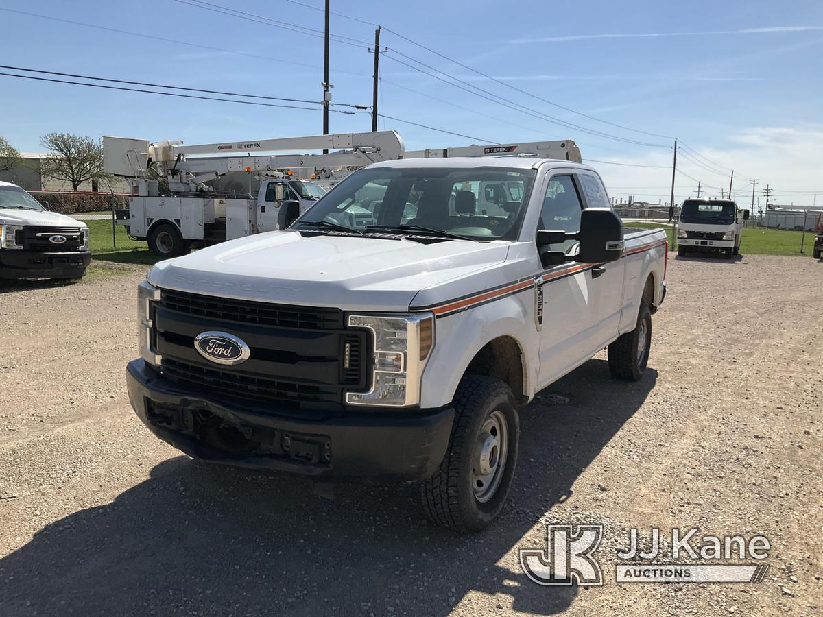 (Waxahachie, TX) 2019 Ford F250 4x4 Extended-Cab Pickup Truck Runs & Moves) (Jump to Start, Check en