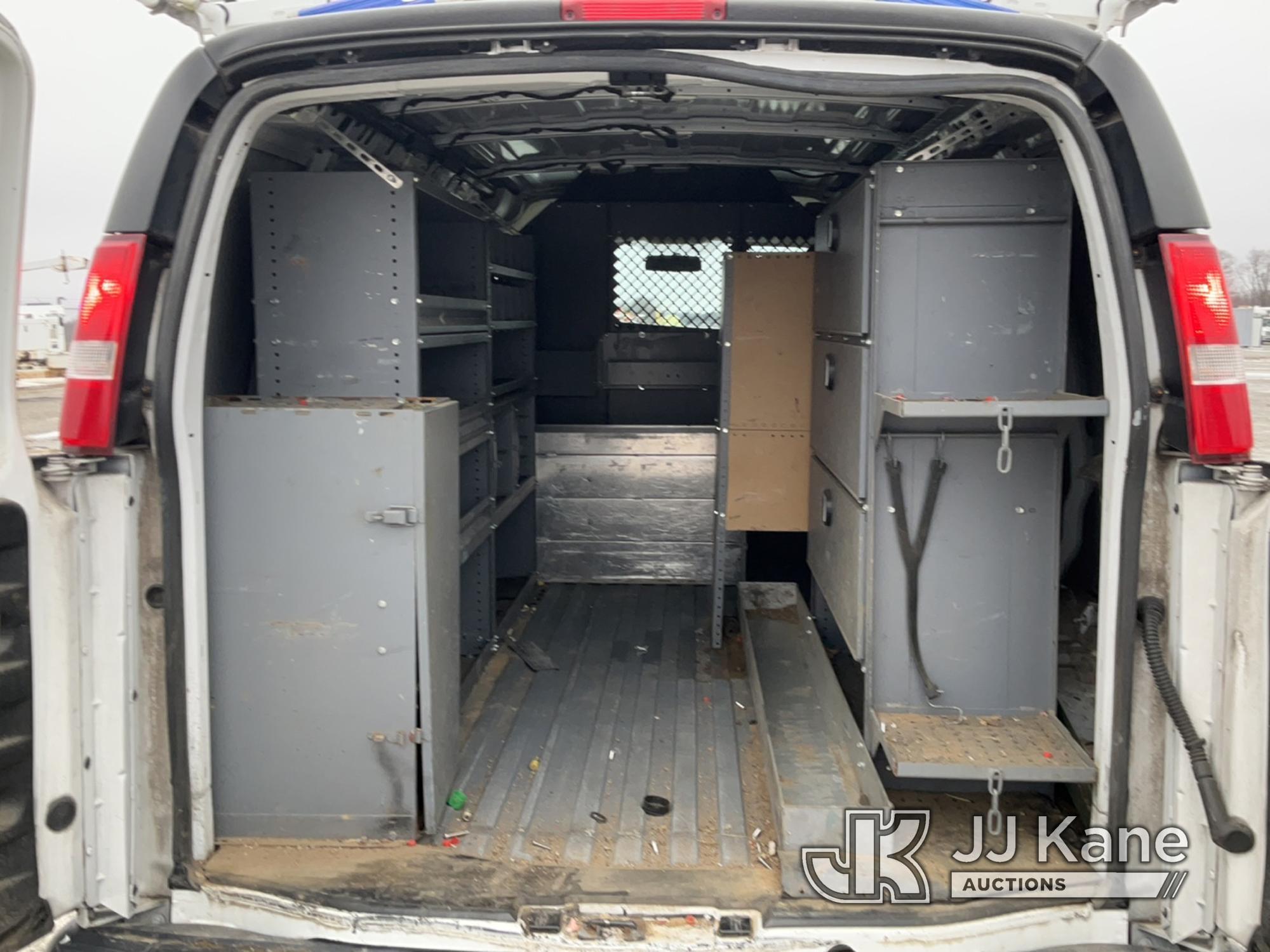 (Hawk Point, MO) 2017 Chevrolet Express G2500 Cargo Van Runs & Moves)  (Check Engine Light On