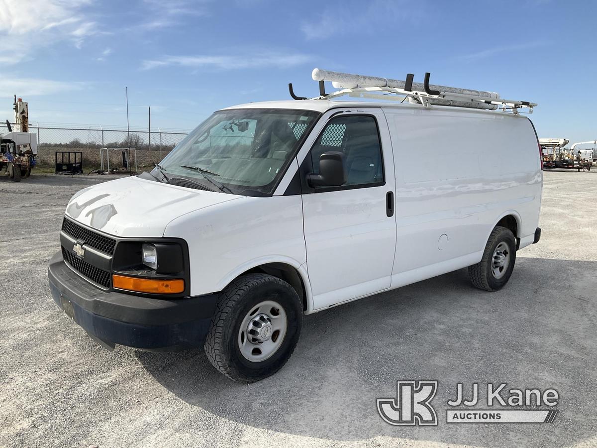 (Hawk Point, MO) 2010 Chevrolet Express 2500 Cargo Van Runs & Moves) (Paint Damage, Service Airbag L