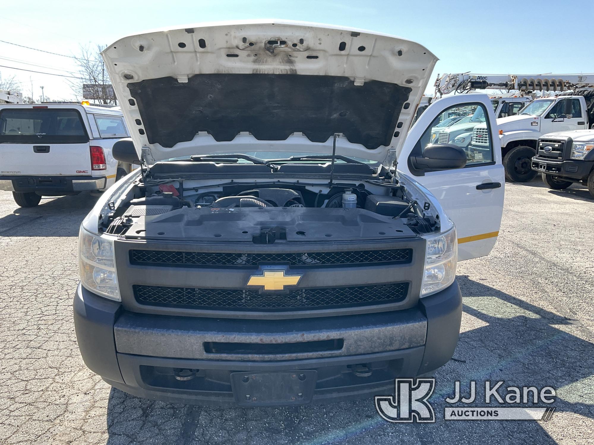 (South Beloit, IL) 2012 Chevrolet Silverado 1500 4x4 Extended-Cab Pickup Truck Runs, Moves, Paint Da