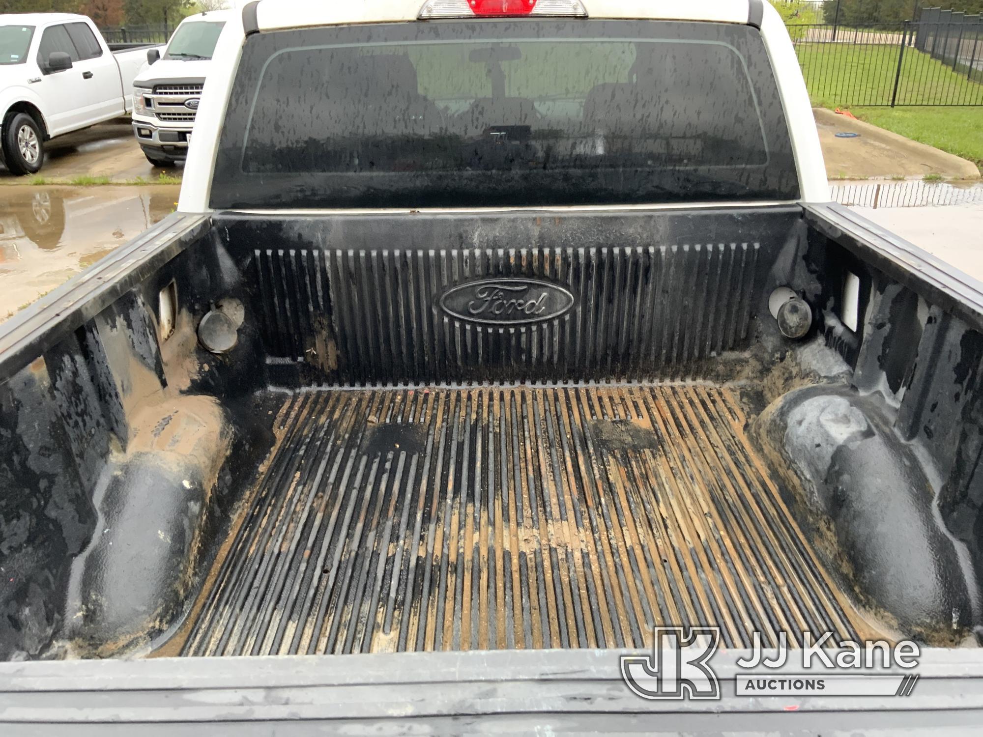 (Midlothian, TX) 2019 Ford F150 Crew-Cab Pickup Truck Runs. Moves. Cracked windshield. Body damage