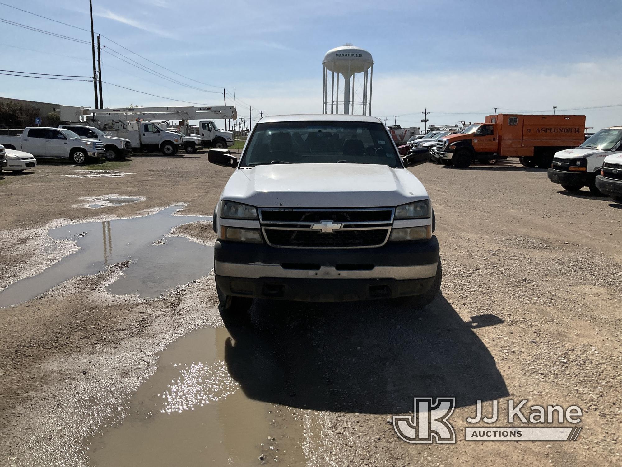 (Waxahachie, TX) 2007 Chevrolet Silverado 2500HD Pickup Truck Runs & Moves, Jump to Start, Body Dama