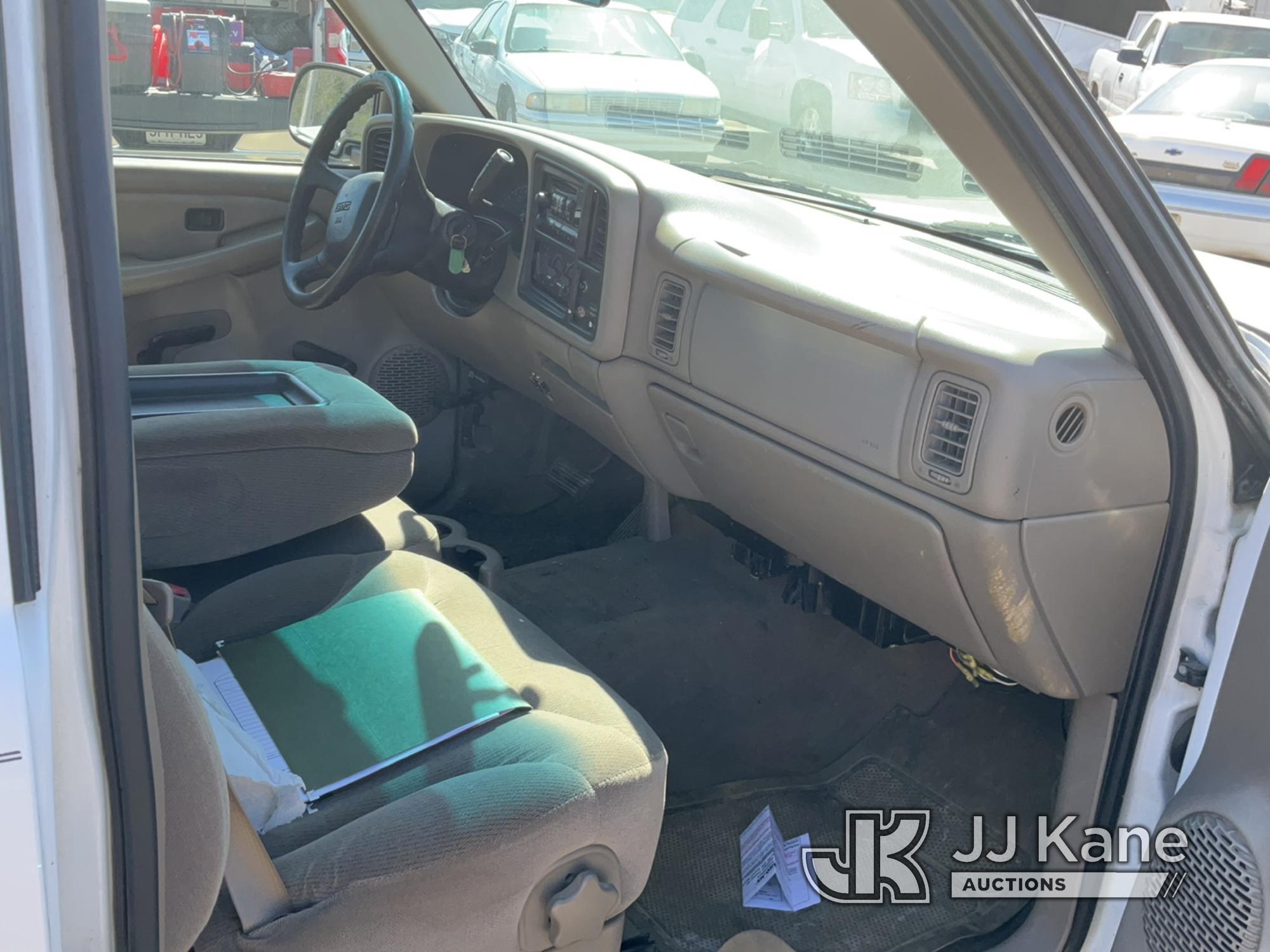 (Conway, AR) 2002 GMC Sierra 1500 Pickup Truck Runs & Moves) (No Reverse Gear.)