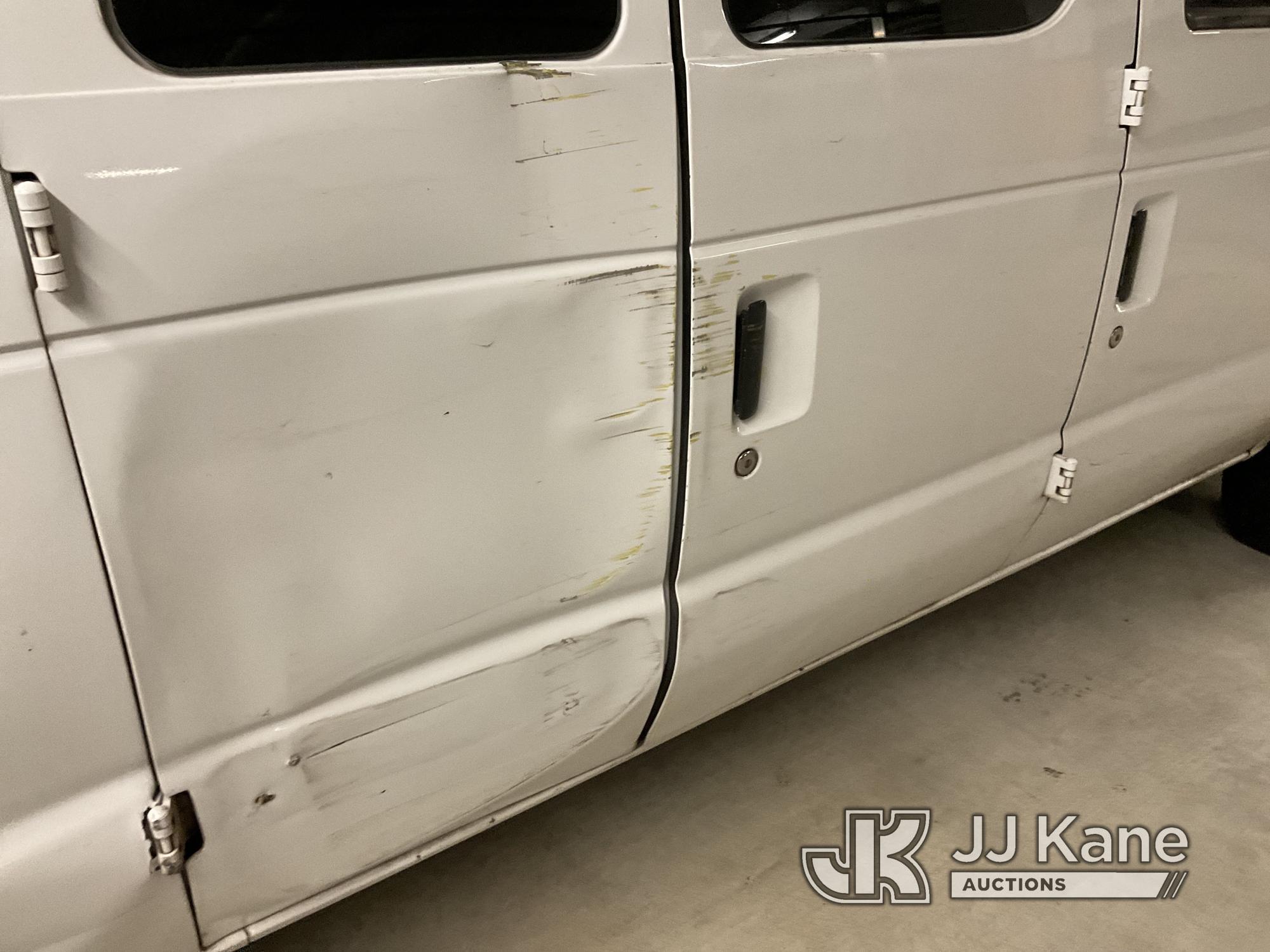 (Houston, TX) 2007 Ford E150 Van Runs & Moves) (Starts With A Jump,  Rear Door Needs Latch Repair, D