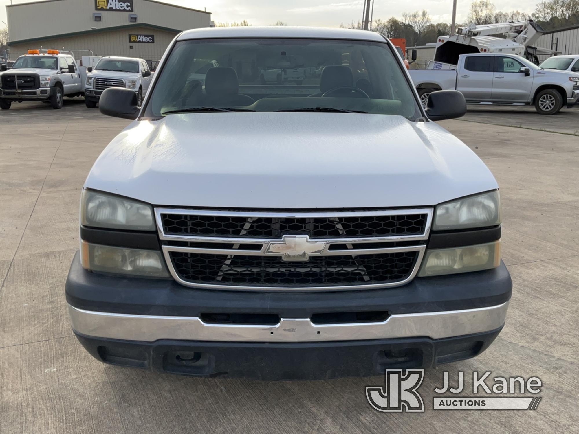 (Conway, AR) 2006 Chevrolet Silverado 1500 Pickup Truck Runs & Moves.  (Jump To Start, Weak Battery.