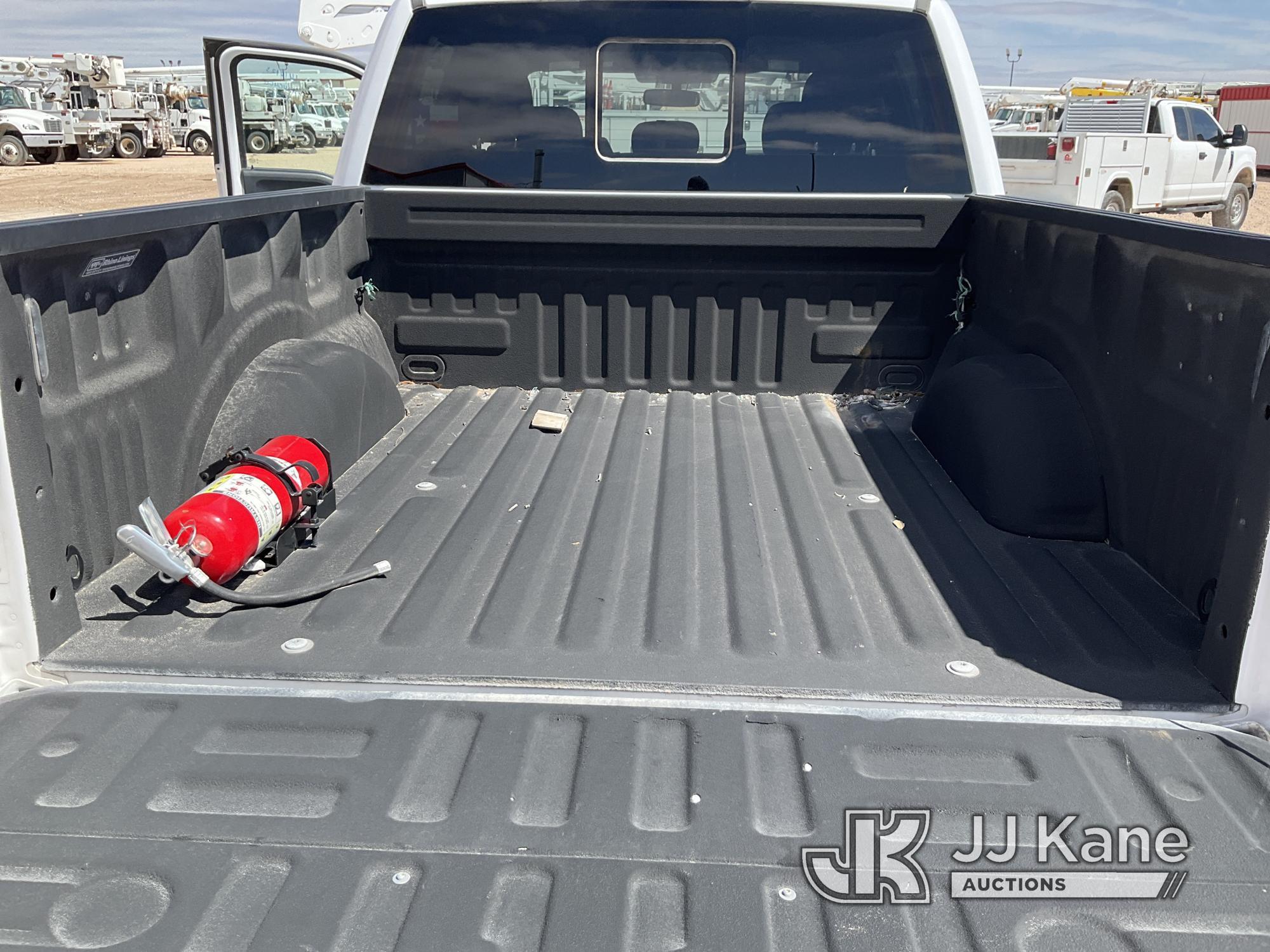 (Odessa, TX) 2019 Ford F150 4x4 Crew-Cab Pickup Truck Runs & Drives) (Rear Passenger Door Does Not O