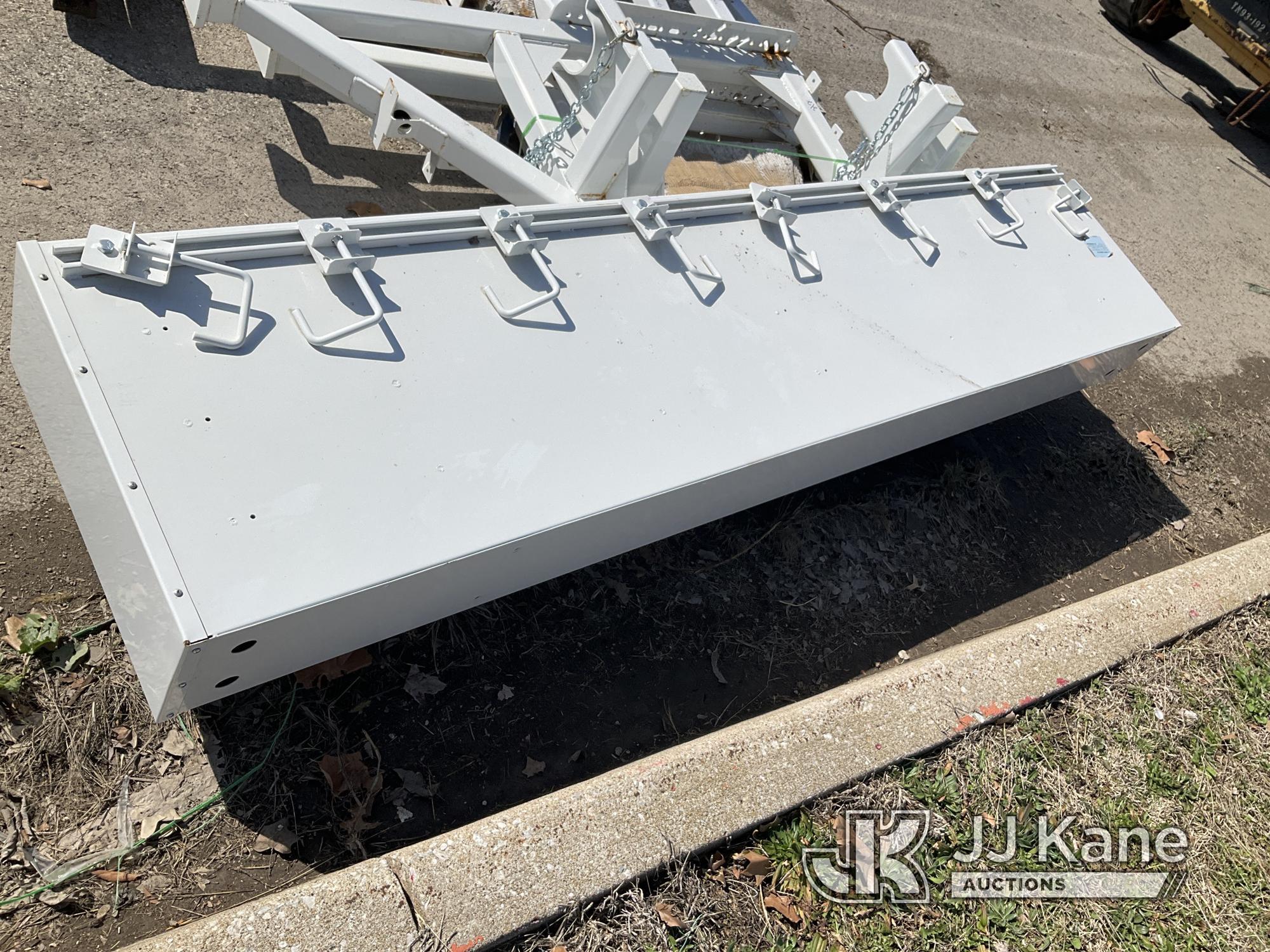 (Kansas City, MO) (5) Digger Derrick Pole Racks & A Large Box NOTE: This unit is being sold AS IS/WH