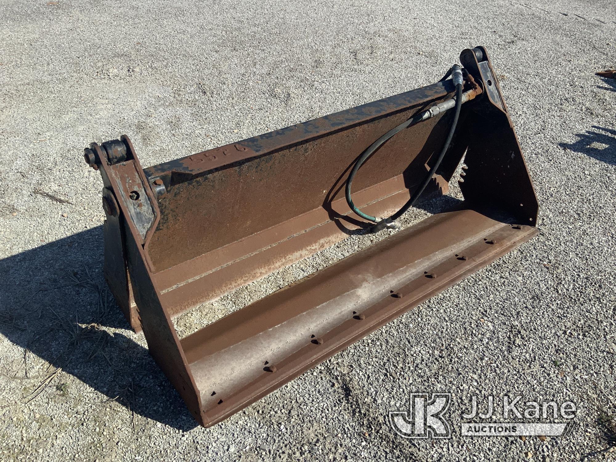 (Hawk Point, MO) JCB 1CX Clamshell Bucket (Condition Unknown) NOTE: This unit is being sold AS IS/WH