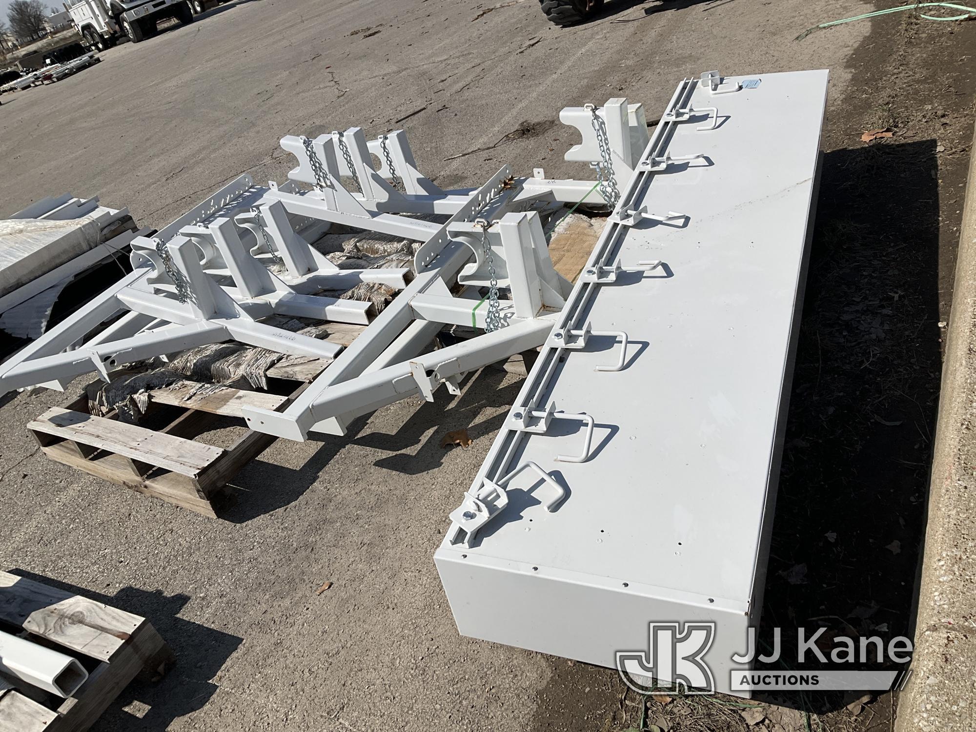 (Kansas City, MO) (5) Digger Derrick Pole Racks & A Large Box NOTE: This unit is being sold AS IS/WH