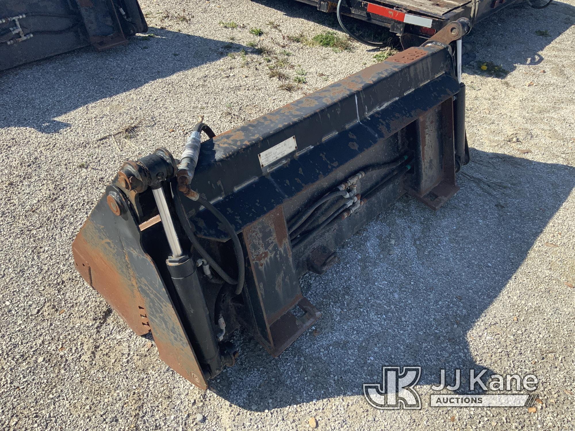 (Hawk Point, MO) JCB 1CX Clamshell Bucket (Condition Unknown) NOTE: This unit is being sold AS IS/WH