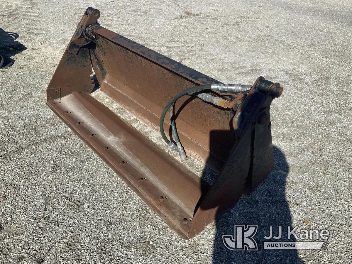 (Hawk Point, MO) JCB 1CX Clamshell Bucket (Condition Unknown) NOTE: This unit is being sold AS IS/WH