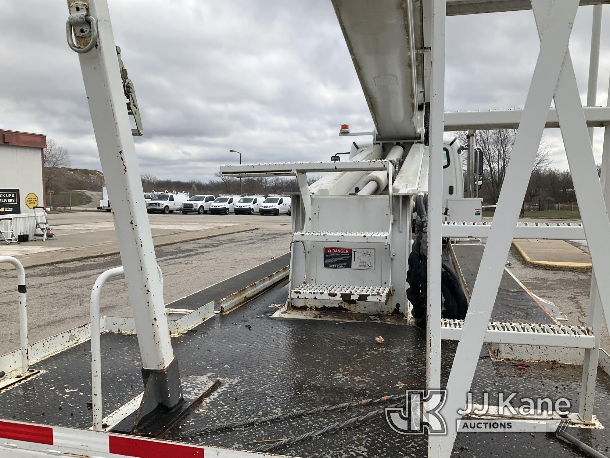 (Kansas City, MO) Altec AM900-E100, Double-Elevator Bucket Truck rear mounted on 2014 Freightliner M