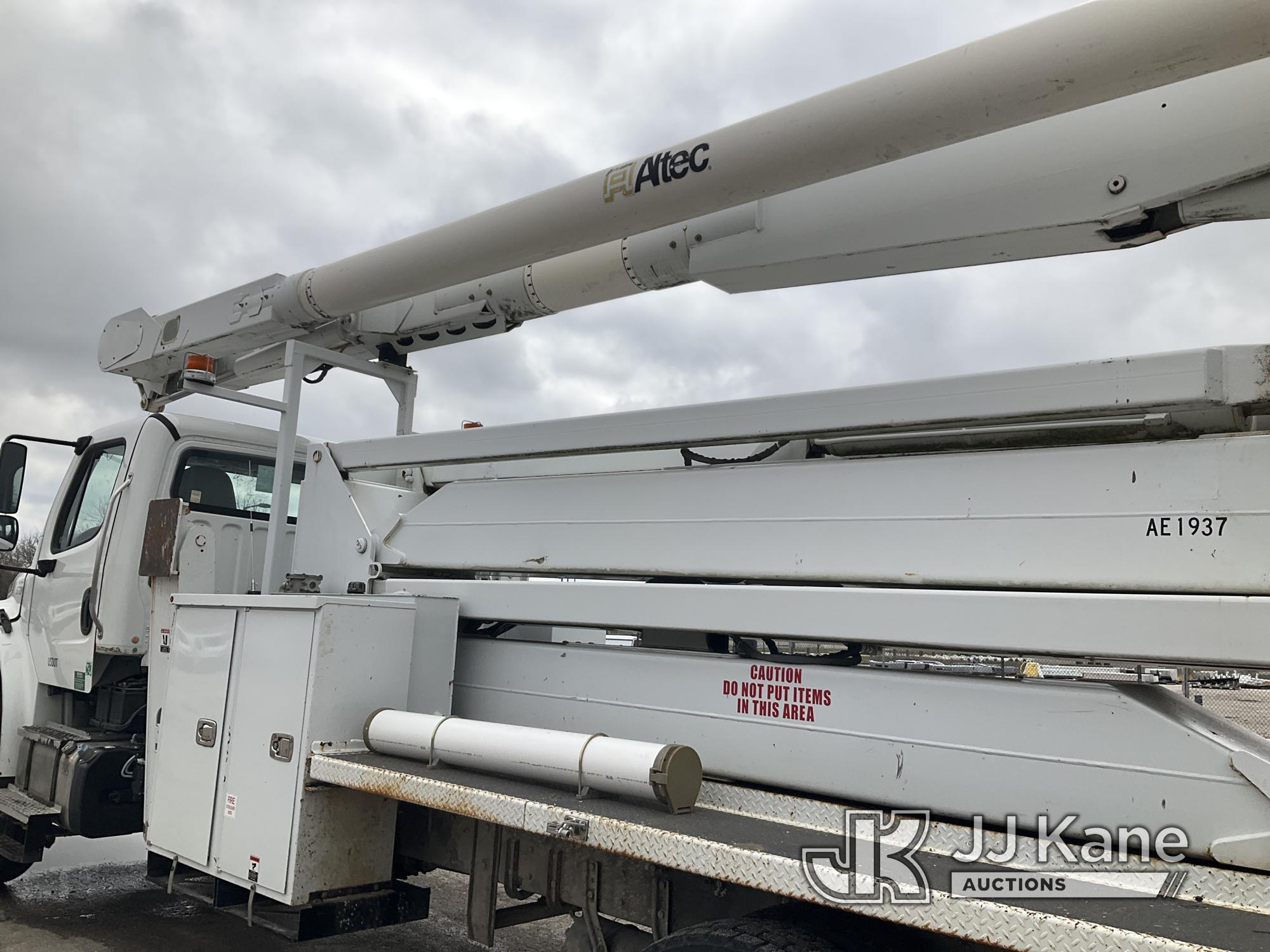 (Kansas City, MO) Altec AM900-E100, Double-Elevator Bucket Truck rear mounted on 2014 Freightliner M