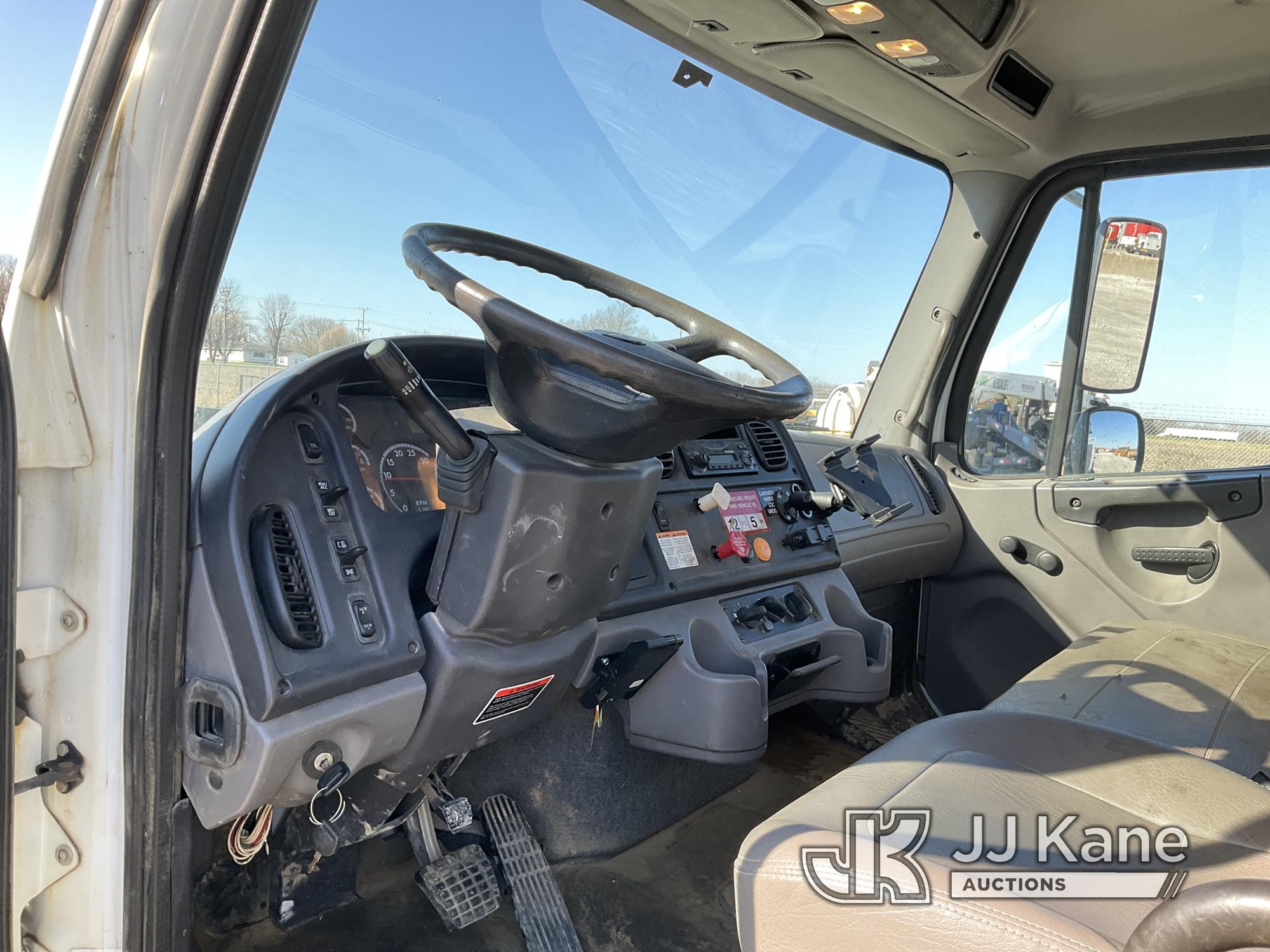 (Hawk Point, MO) Altec DM47B-TR, Digger Derrick rear mounted on 2013 Freightliner M2 106 Utility Tru